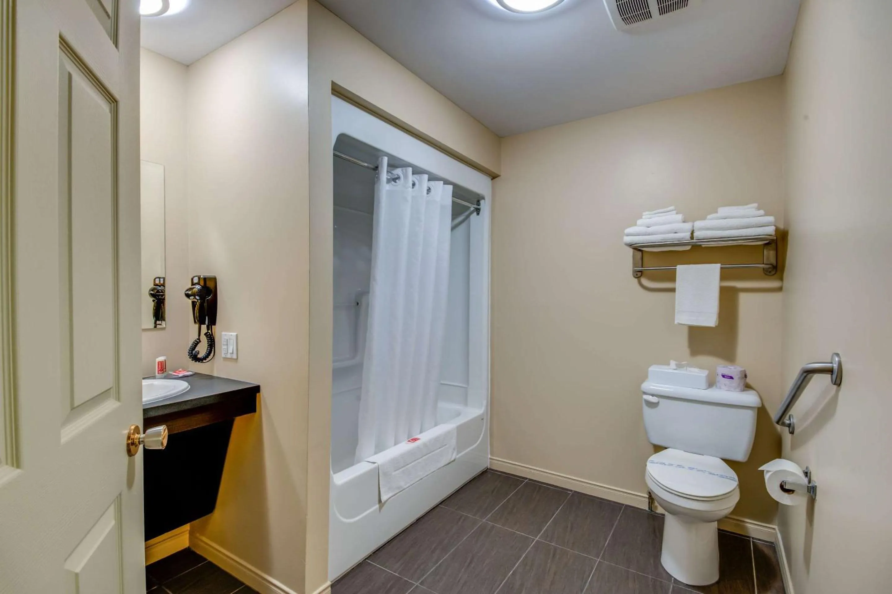 Bathroom in Econo Lodge Inn & Suites