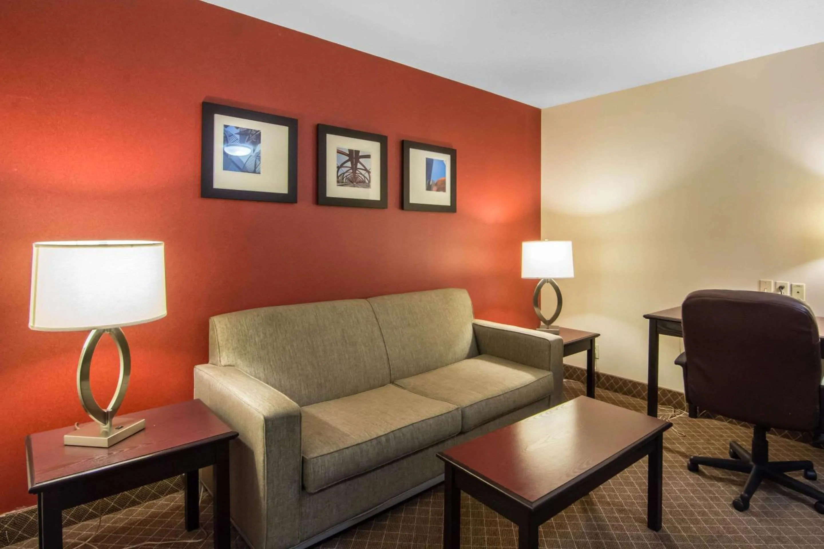 Photo of the whole room in Comfort Inn & Suites Airport South