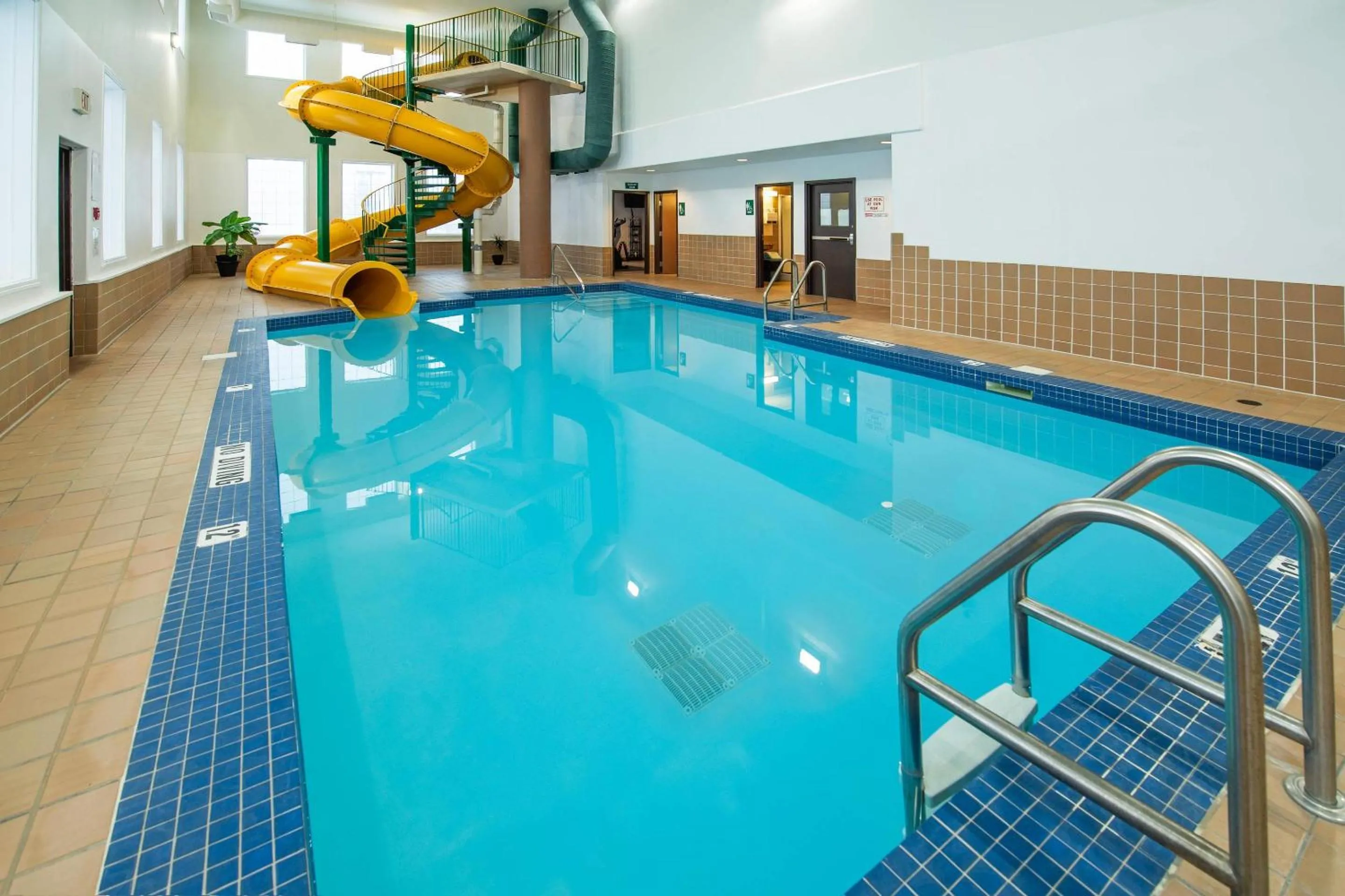 Swimming pool in Quality Inn & Suites
