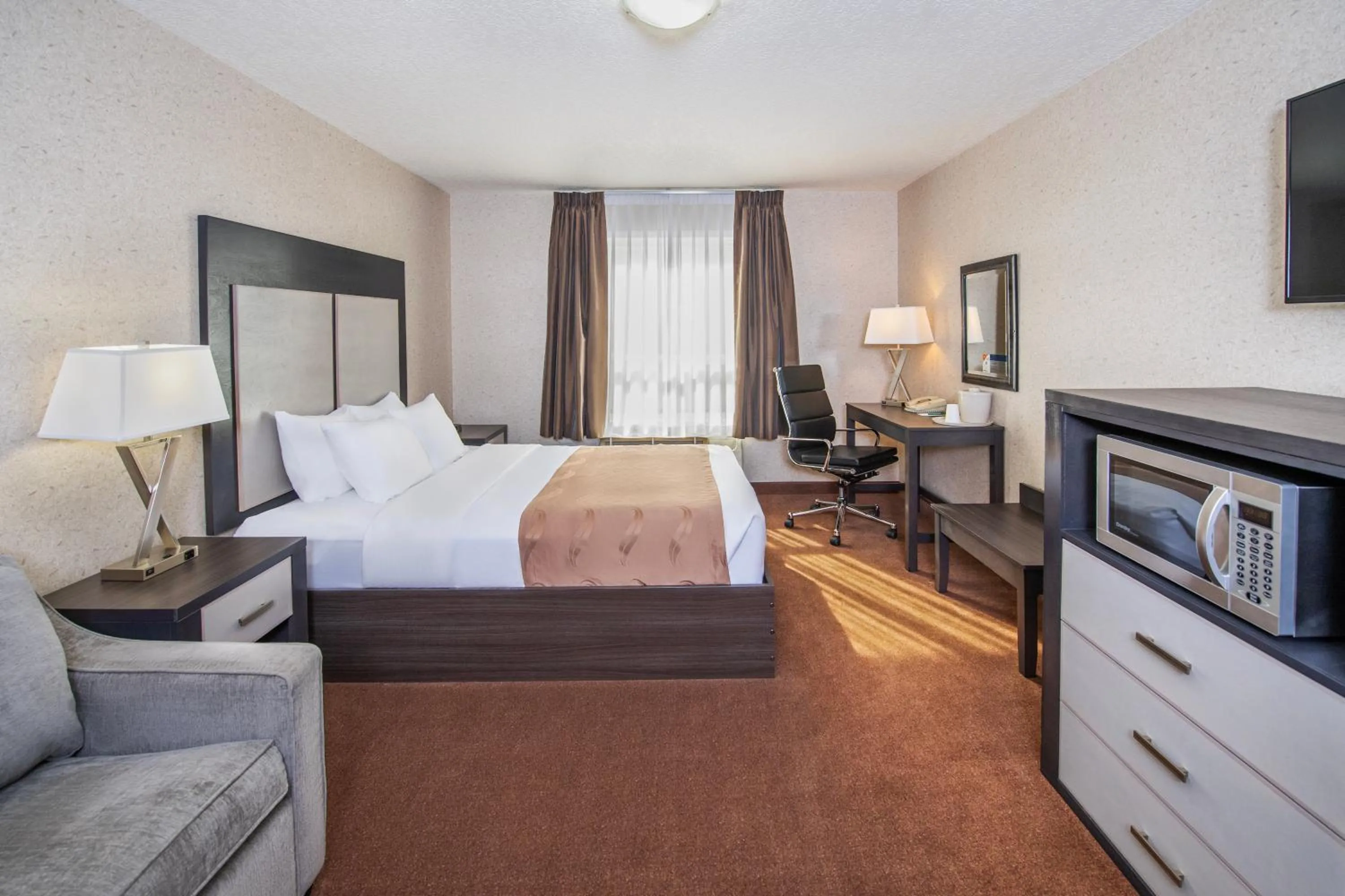 Bed in Quality Inn & Suites