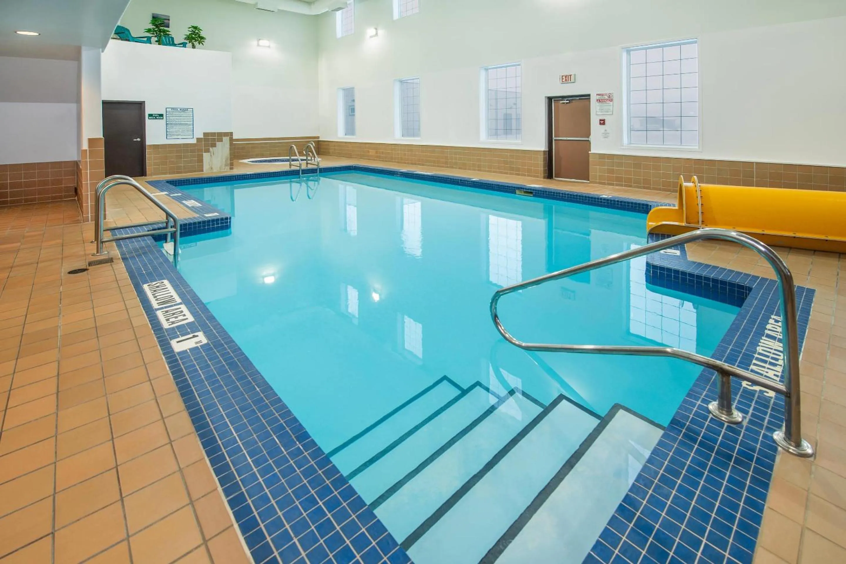 Swimming pool in Quality Inn & Suites