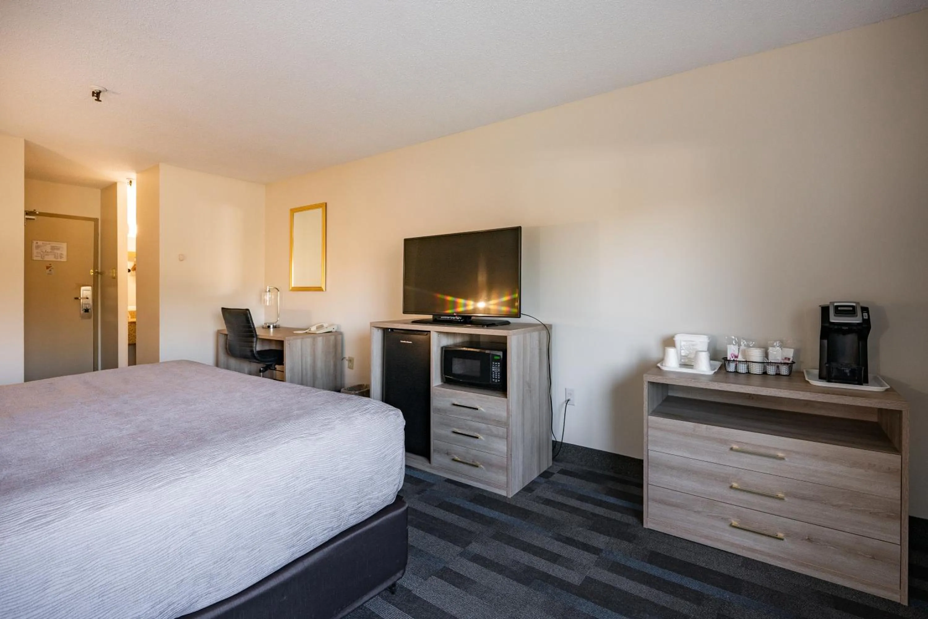 Bedroom, Bed in HFX Airport Hotel