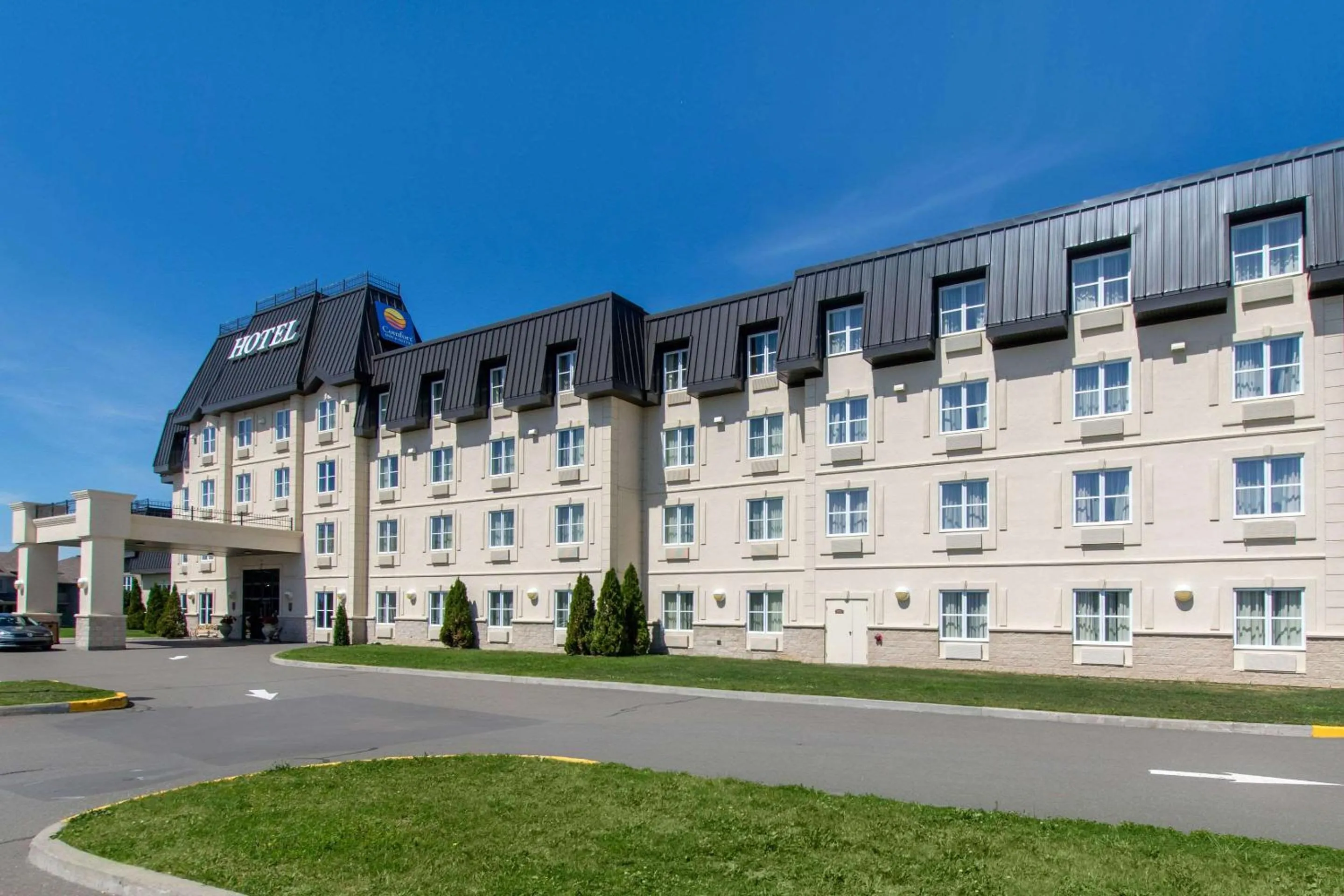 Property building in Comfort Inn & Suites