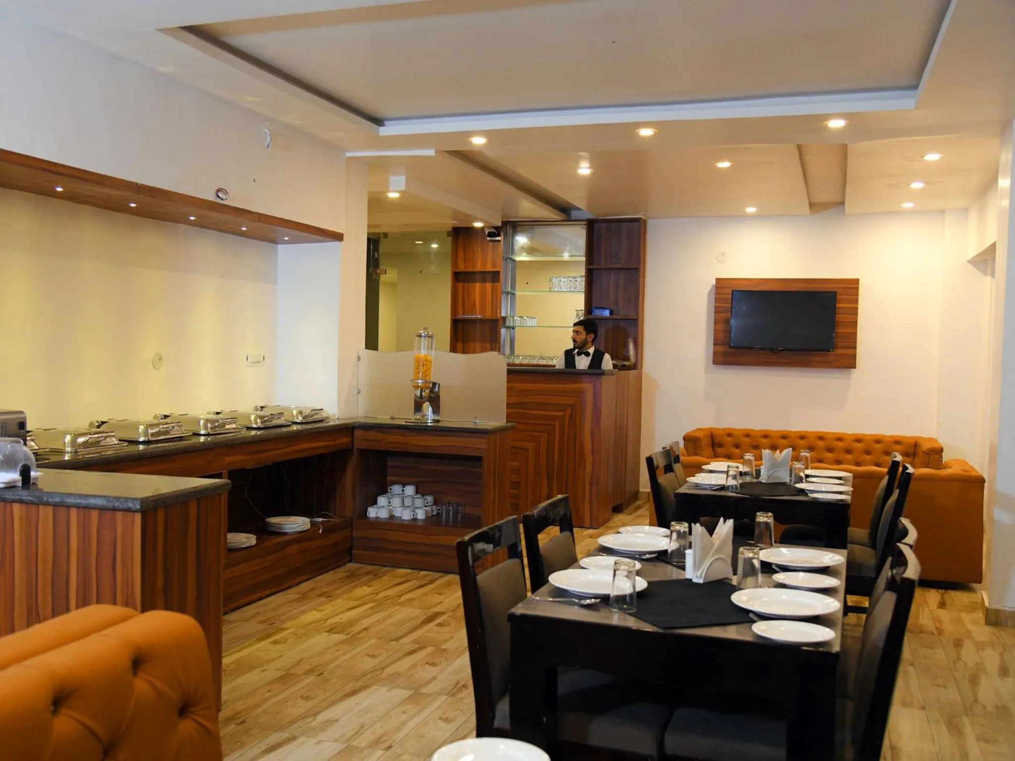 Restaurant/places to eat in Hotel Trinity Heights