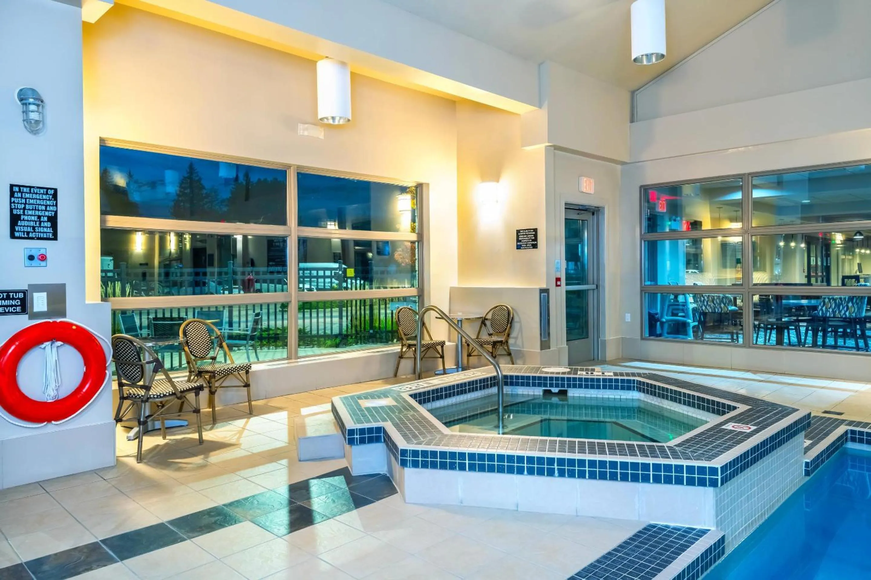 Swimming pool in Quality Inn & Suites