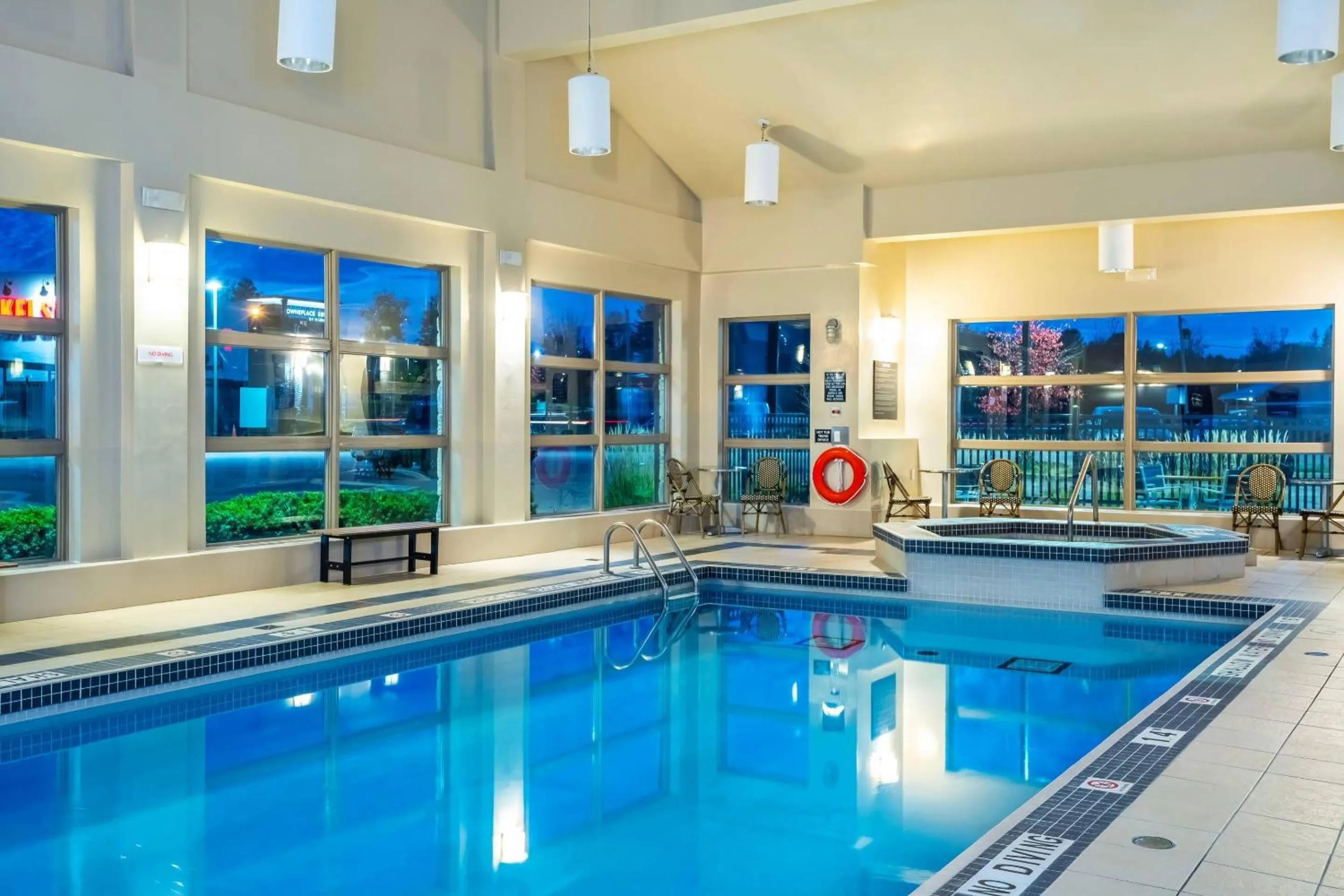 Swimming pool in Quality Inn & Suites