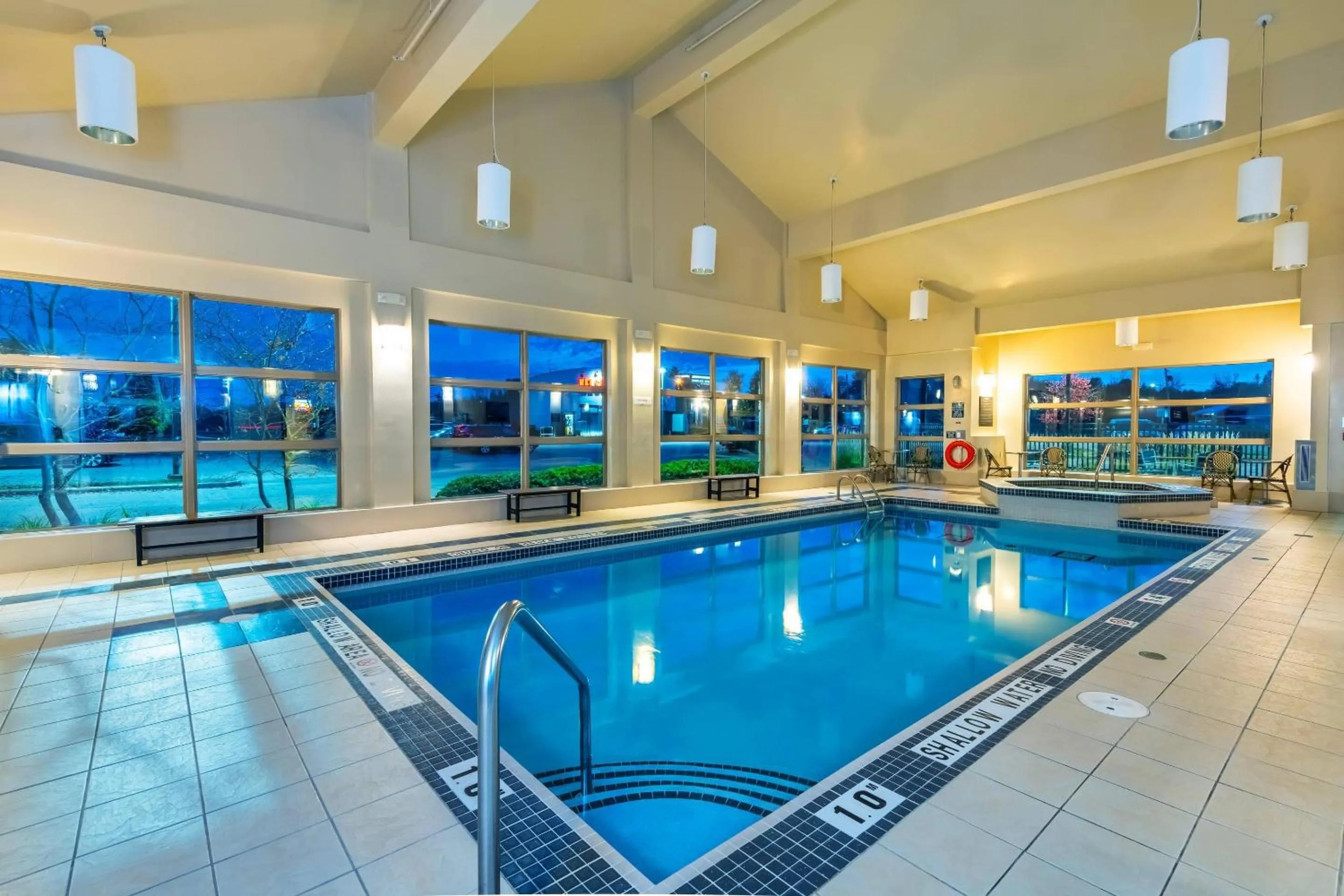 Swimming pool in Quality Inn & Suites