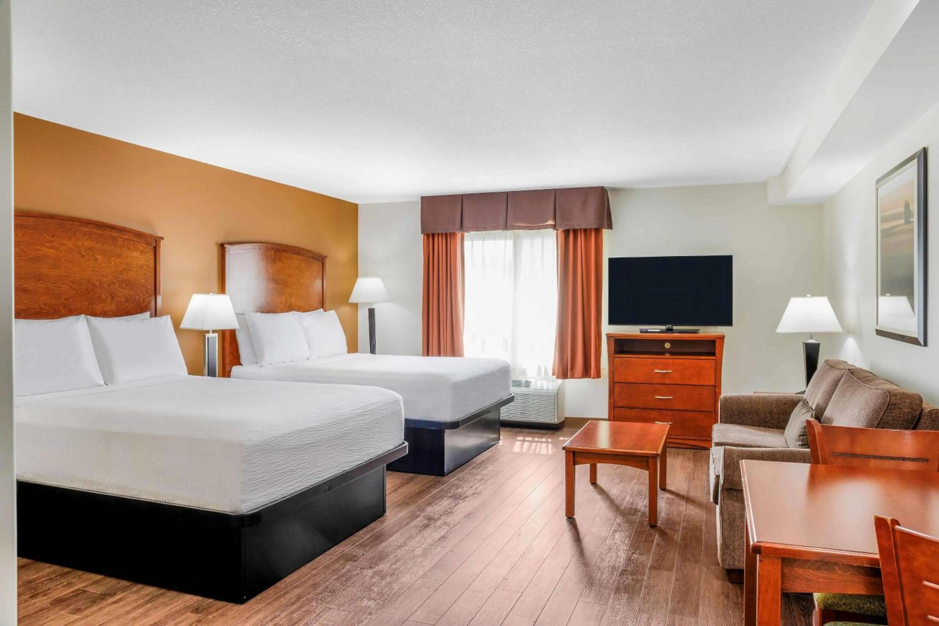 Photo of the whole room, Bed in Days Inn & Suites by Wyndham Sherwood Park Edmonton
