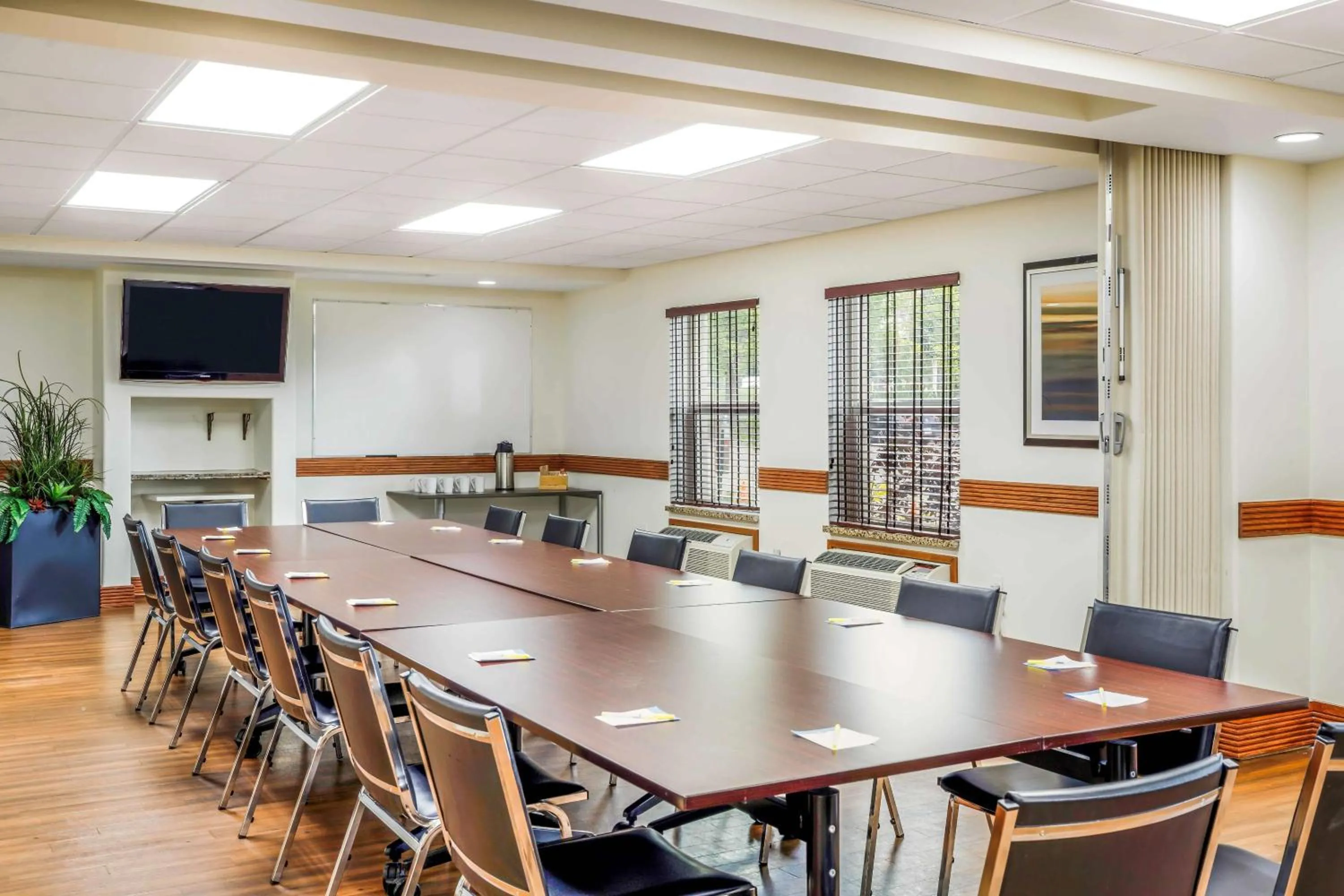 Meeting/conference room in Days Inn & Suites by Wyndham Sherwood Park Edmonton