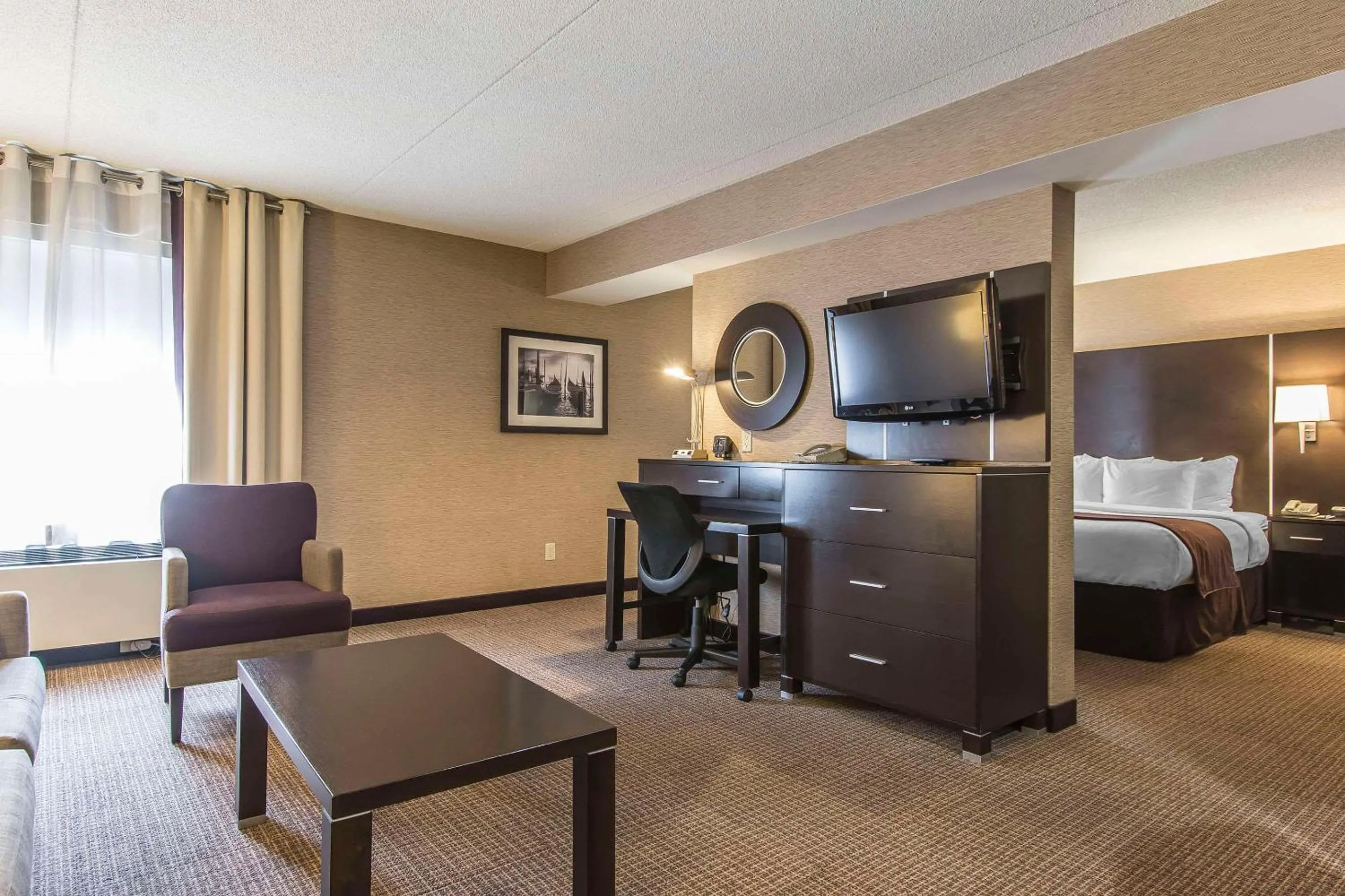 Bedroom, Bed in Quattro Hotel & Conf Centre, an Ascend Collection Hotel