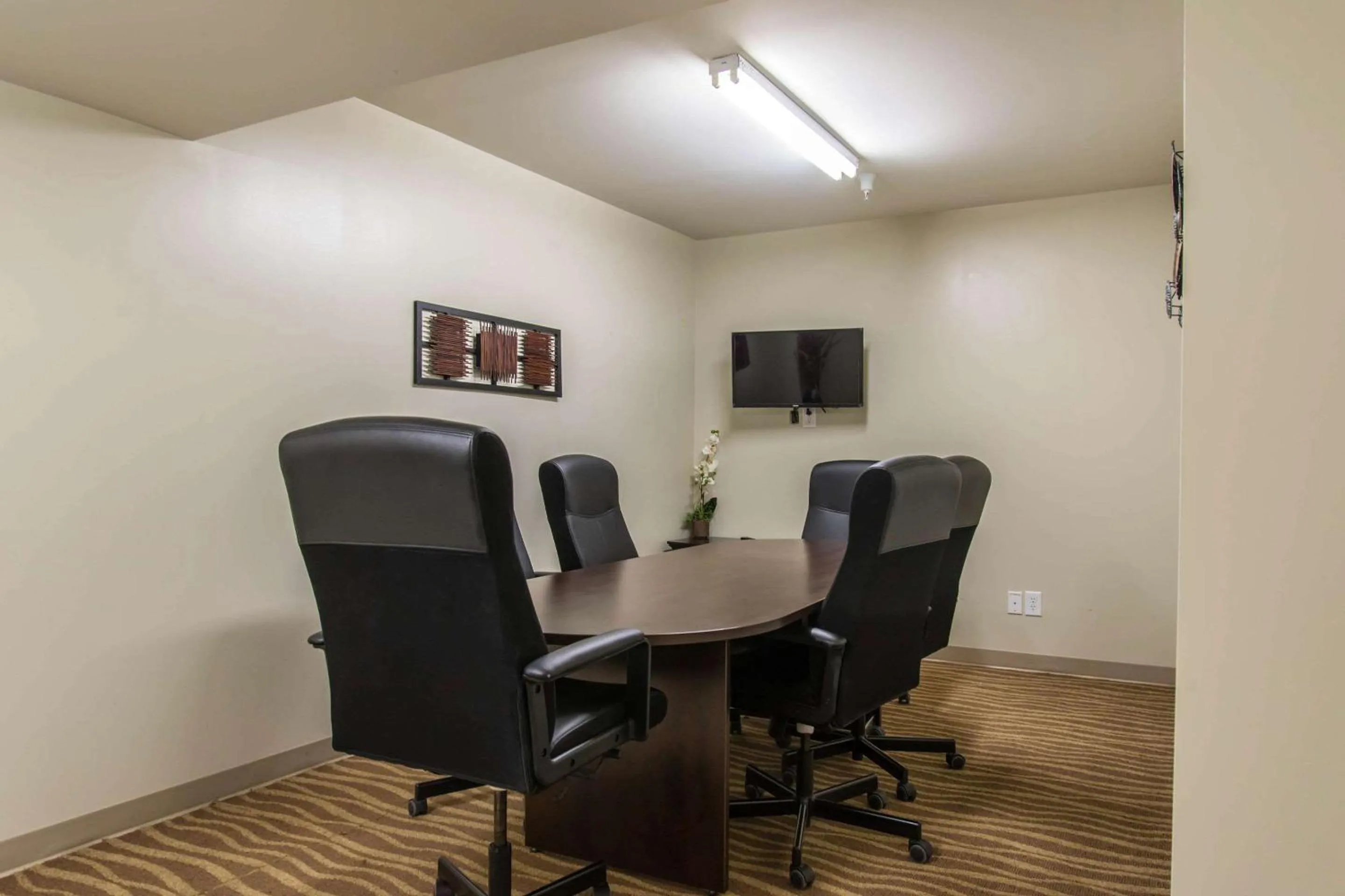 Meeting/conference room in MainStay Suites Winnipeg