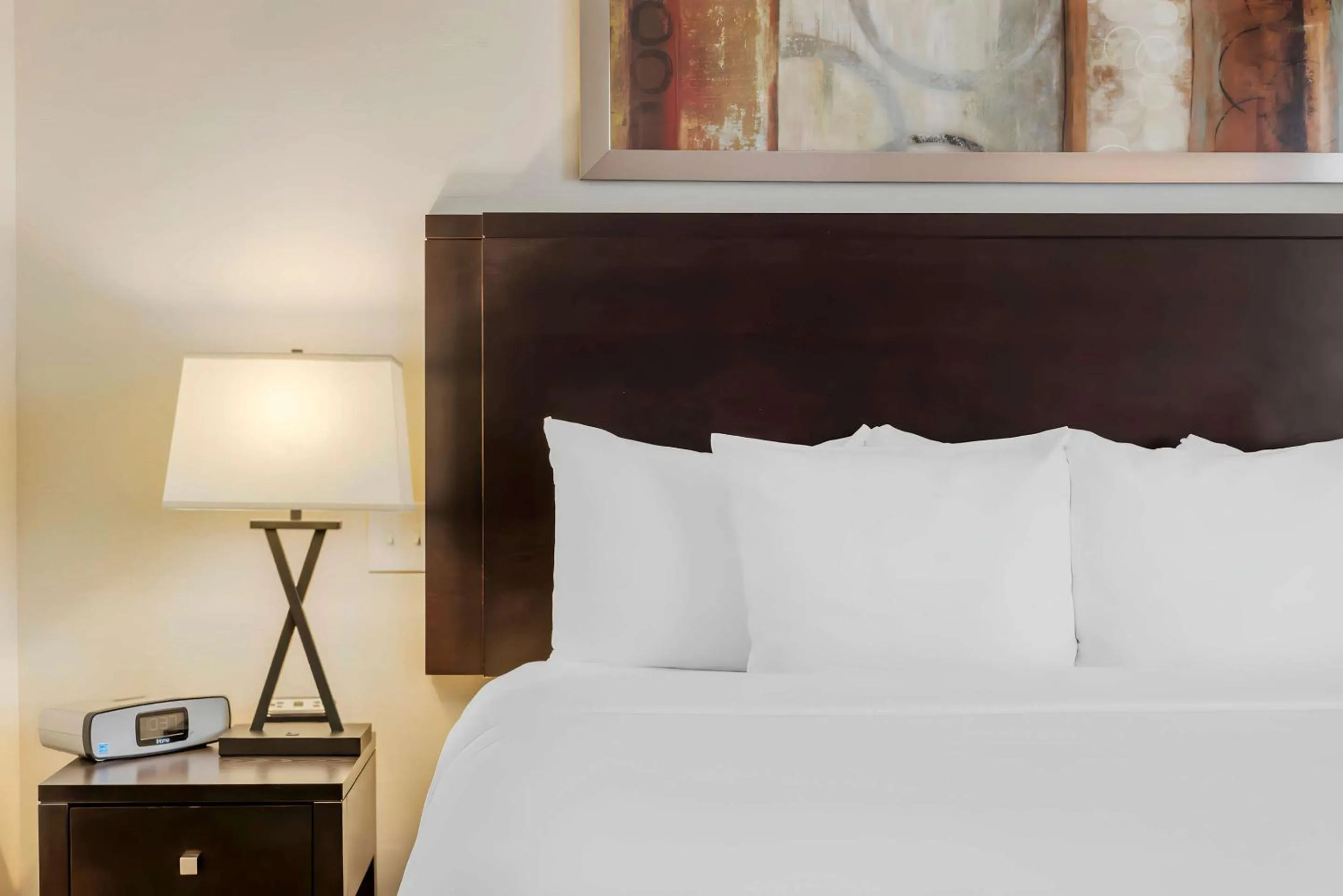 Bedroom, Bed in Comfort Hotel Bayer's Lake