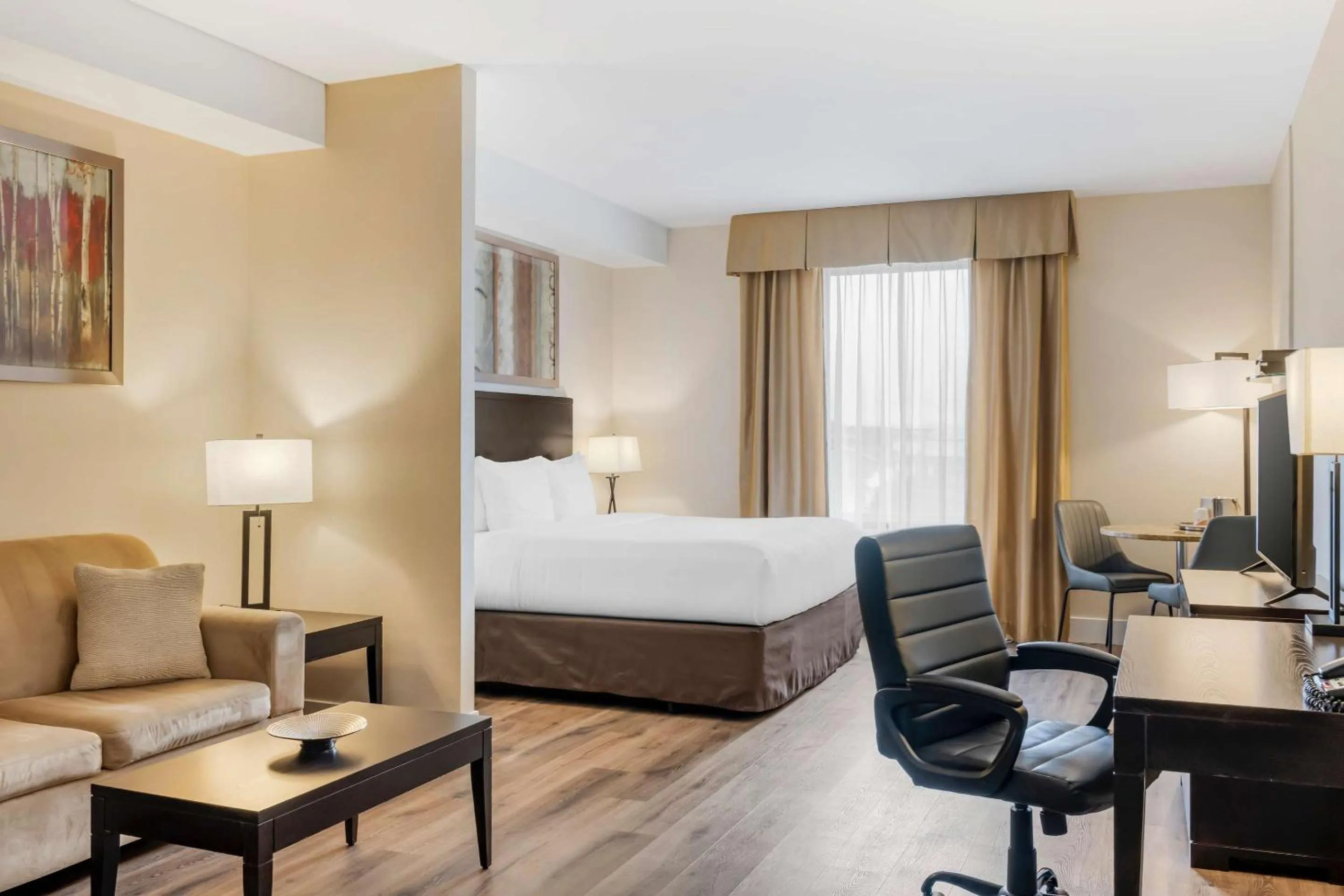 Bedroom, Bed in Comfort Hotel Bayer's Lake