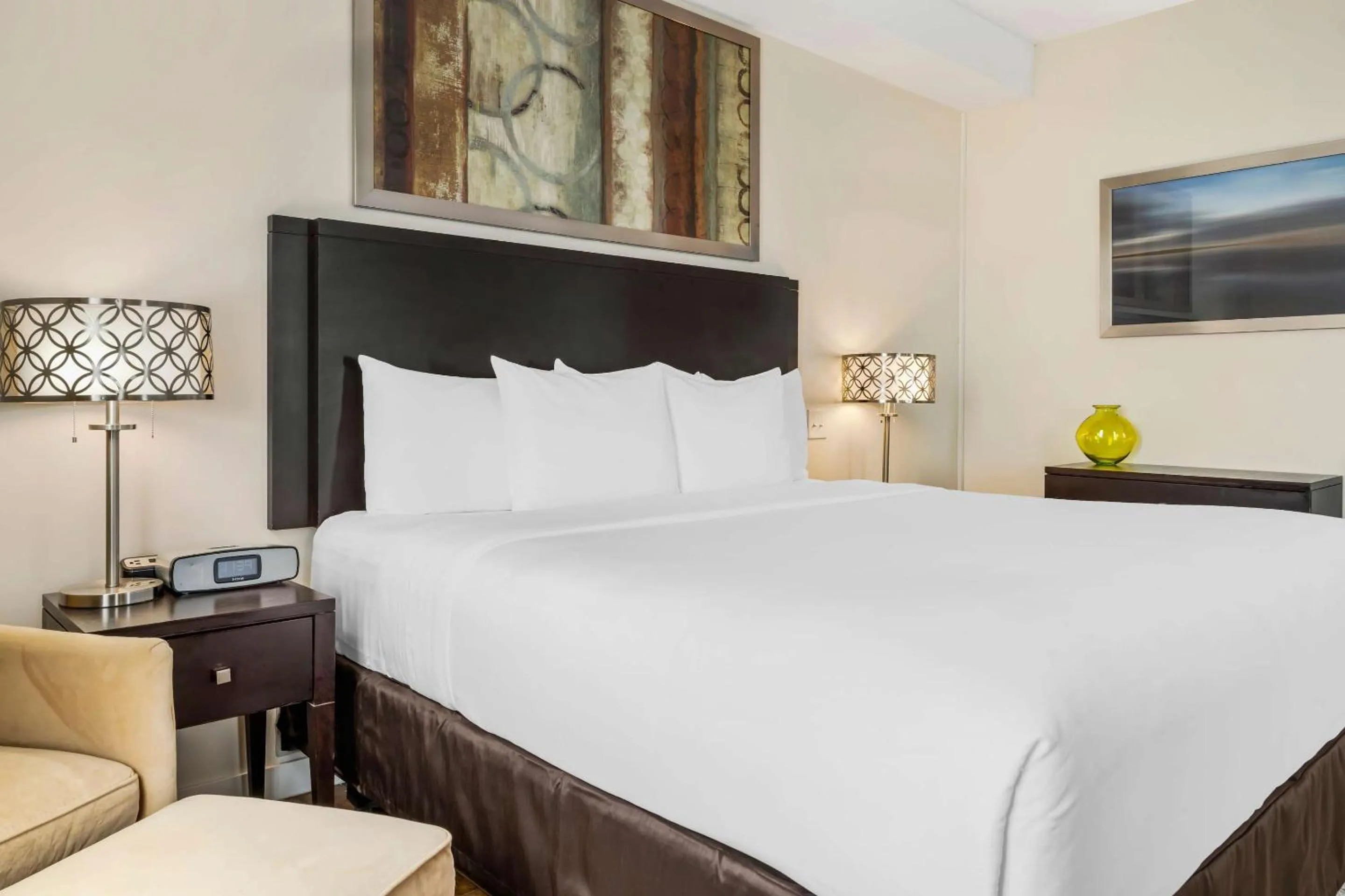 Bedroom, Bed in Comfort Hotel Bayer's Lake