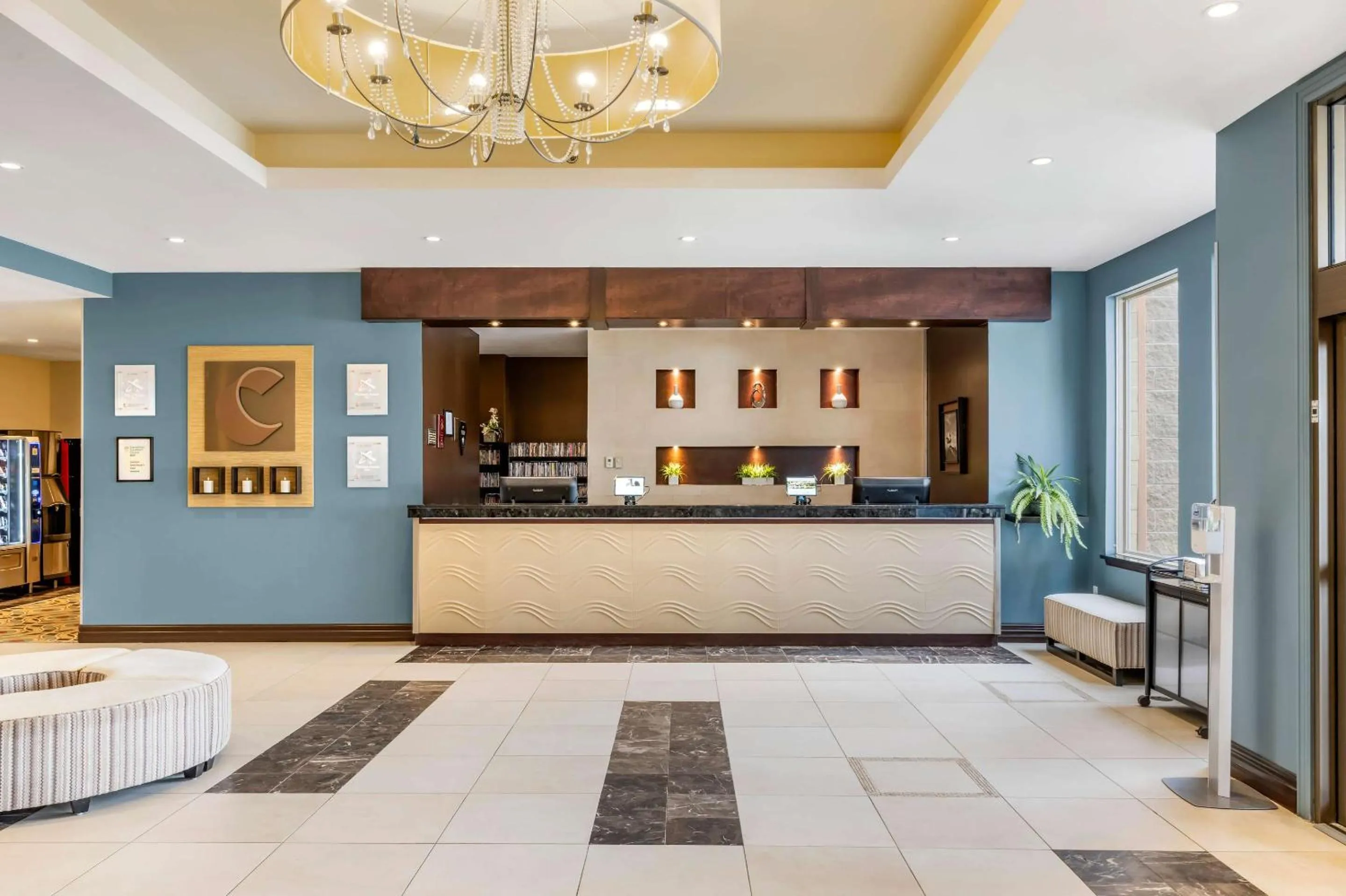 Lobby or reception in Comfort Hotel Bayer's Lake