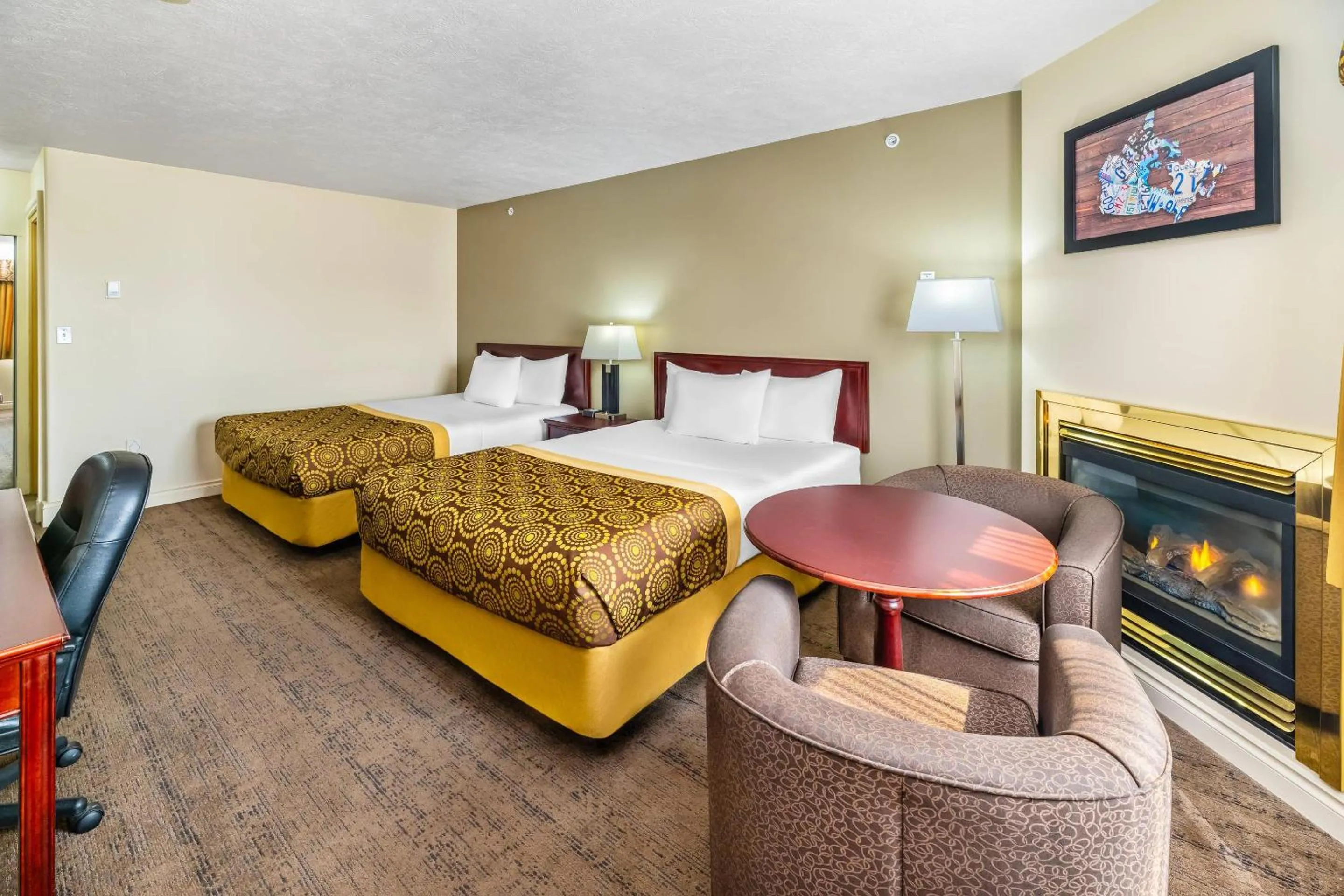 Bedroom, Bed in Econo Lodge Inn & Suites High Level