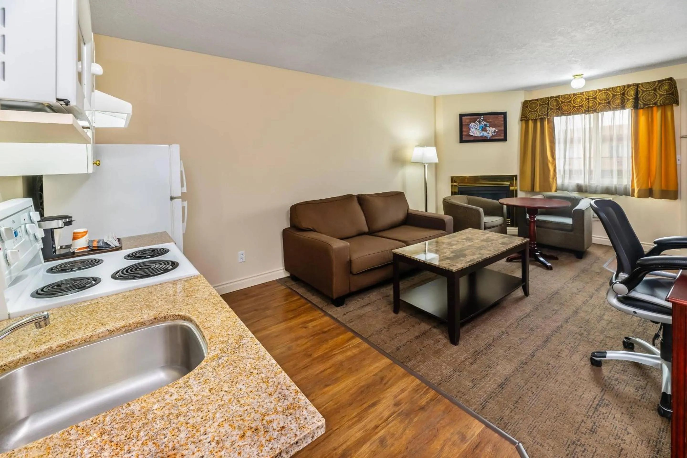 Bedroom in Econo Lodge Inn & Suites High Level