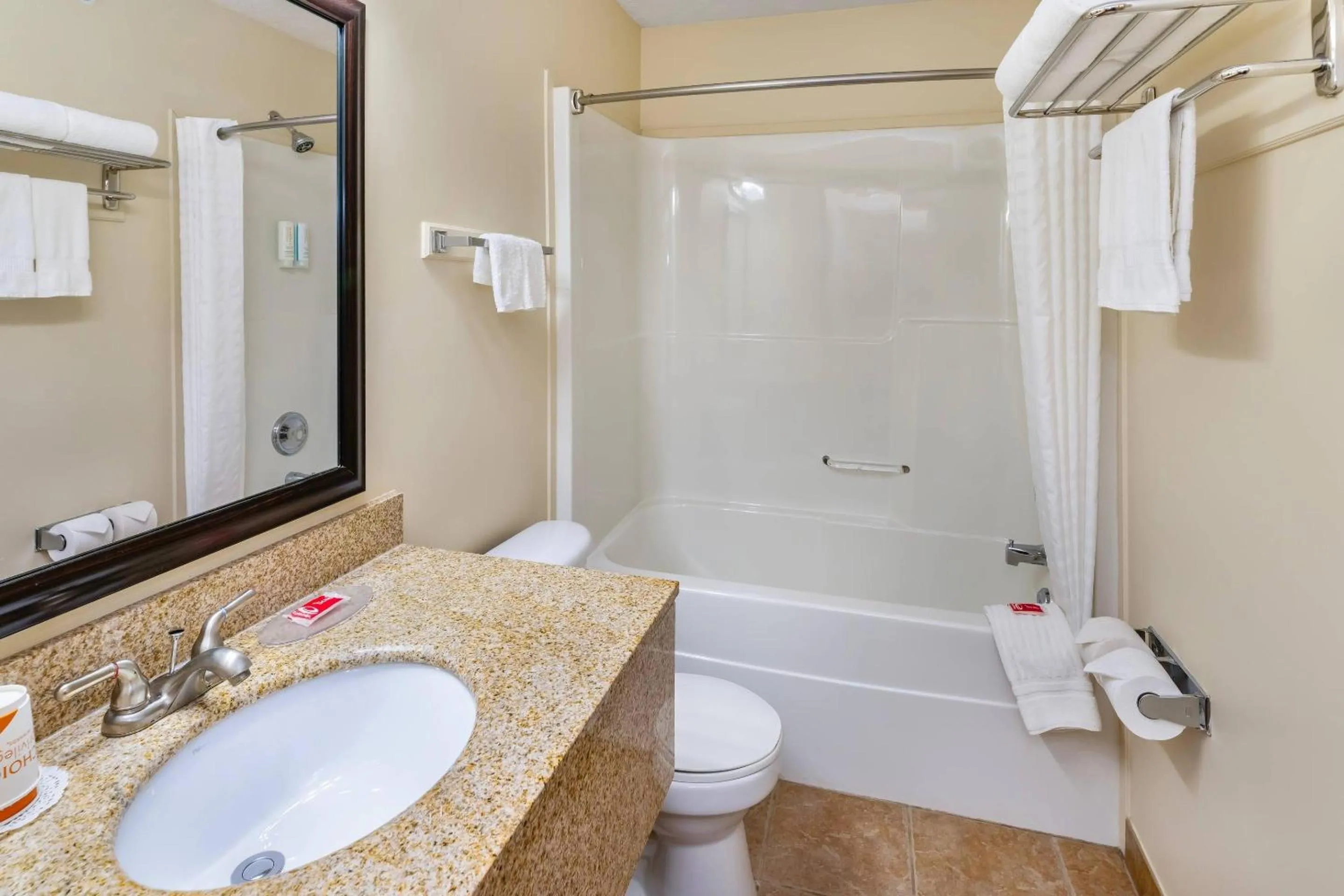 Bedroom in Econo Lodge Inn & Suites High Level