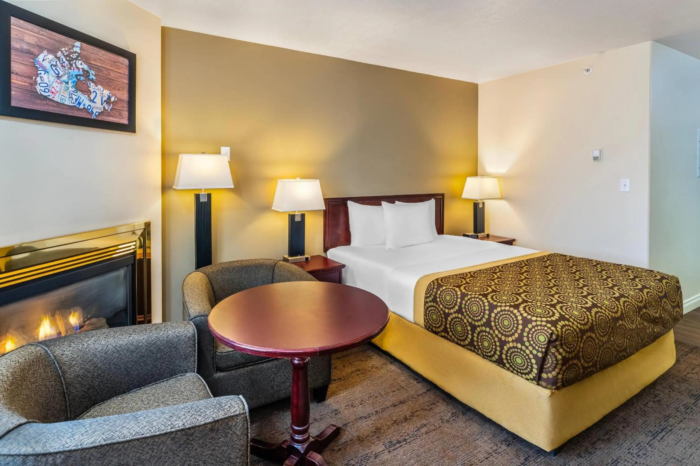 Bedroom, Bed in Econo Lodge Inn & Suites High Level