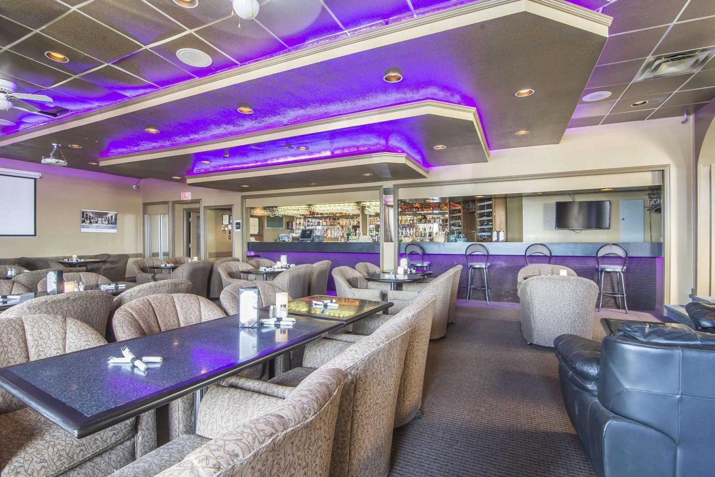 Lounge or bar in Quality Inn & Suites High Level