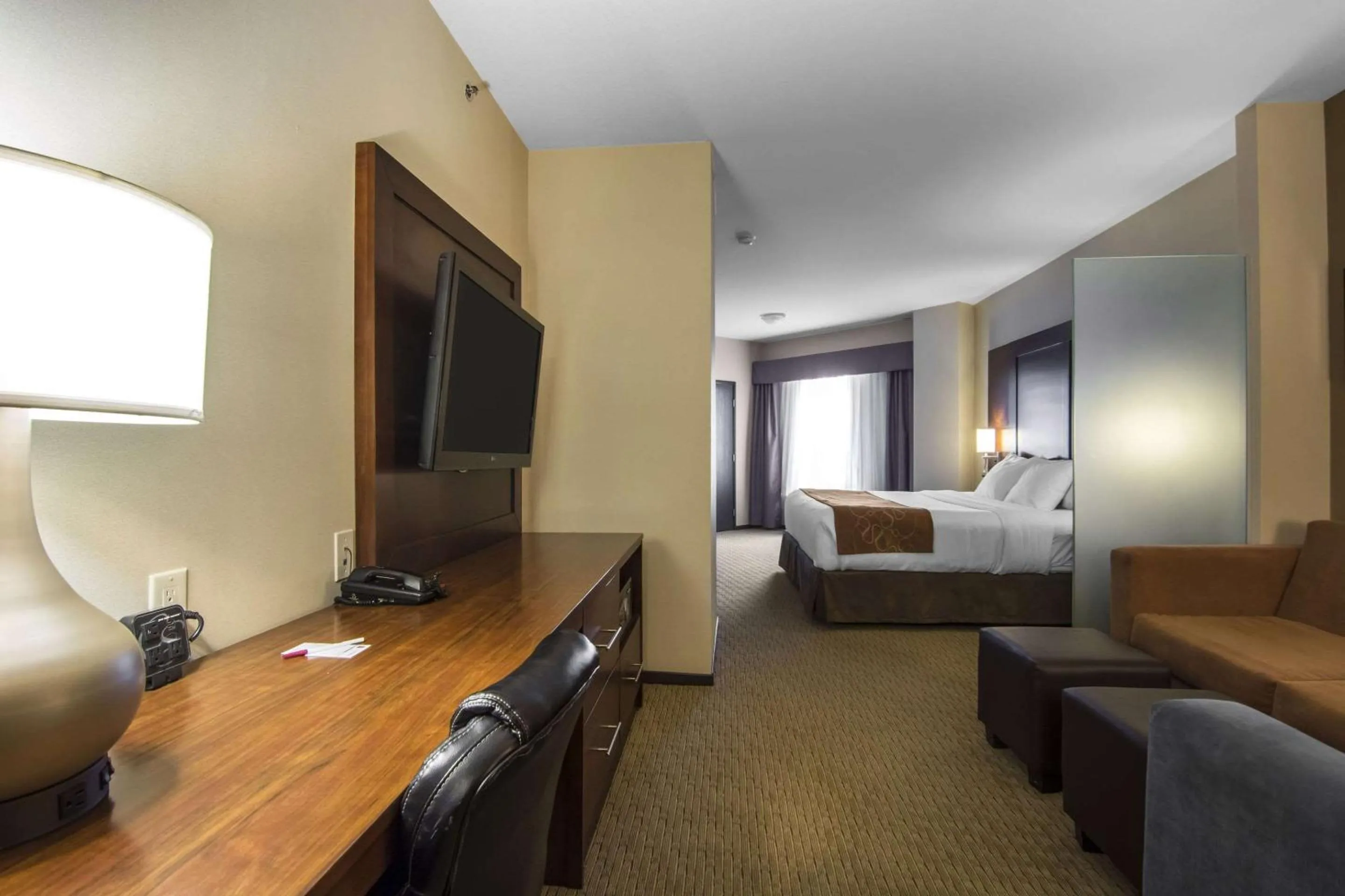 Photo of the whole room, Bed in Comfort Suites