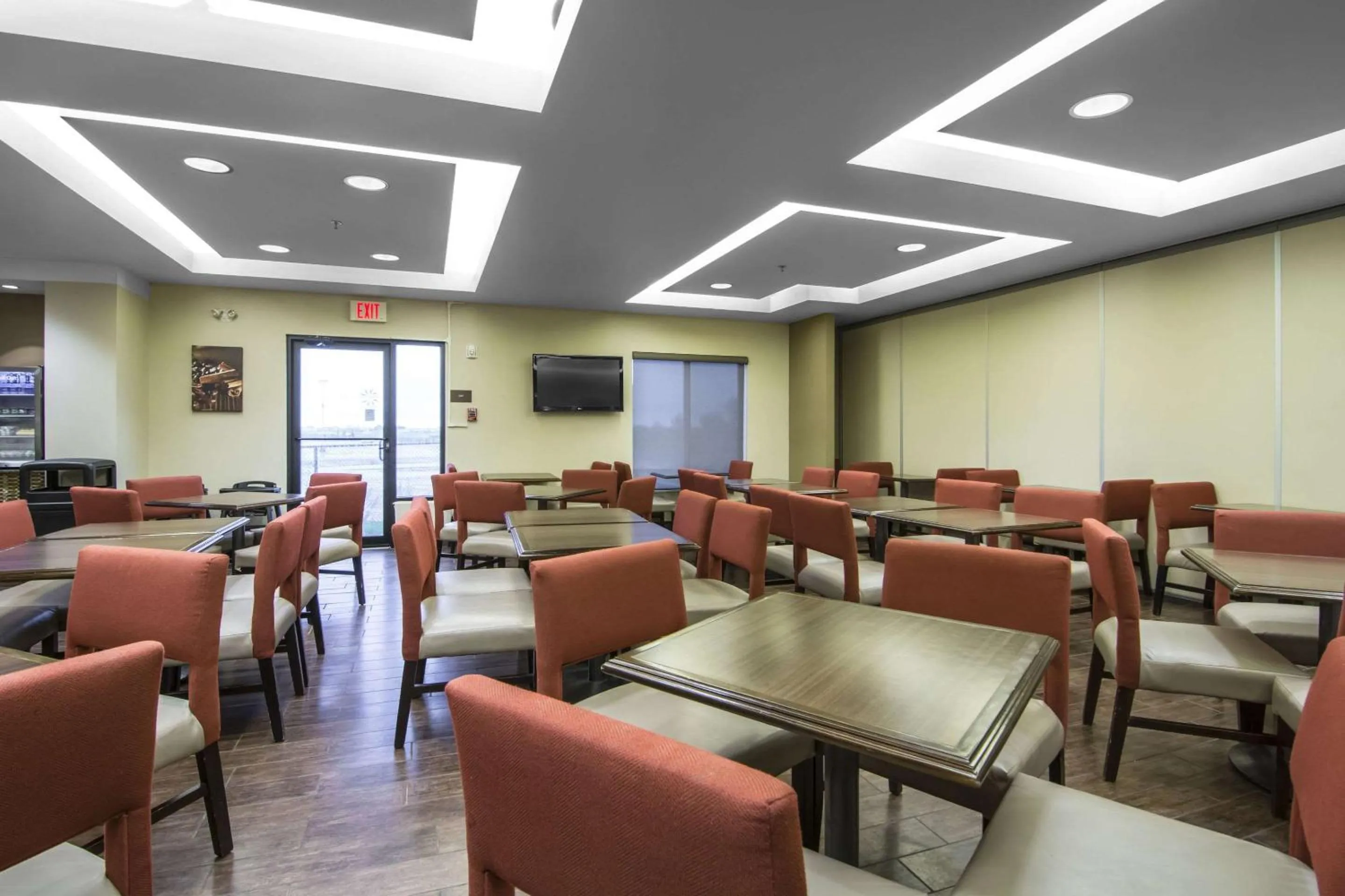 Restaurant/places to eat in Comfort Suites