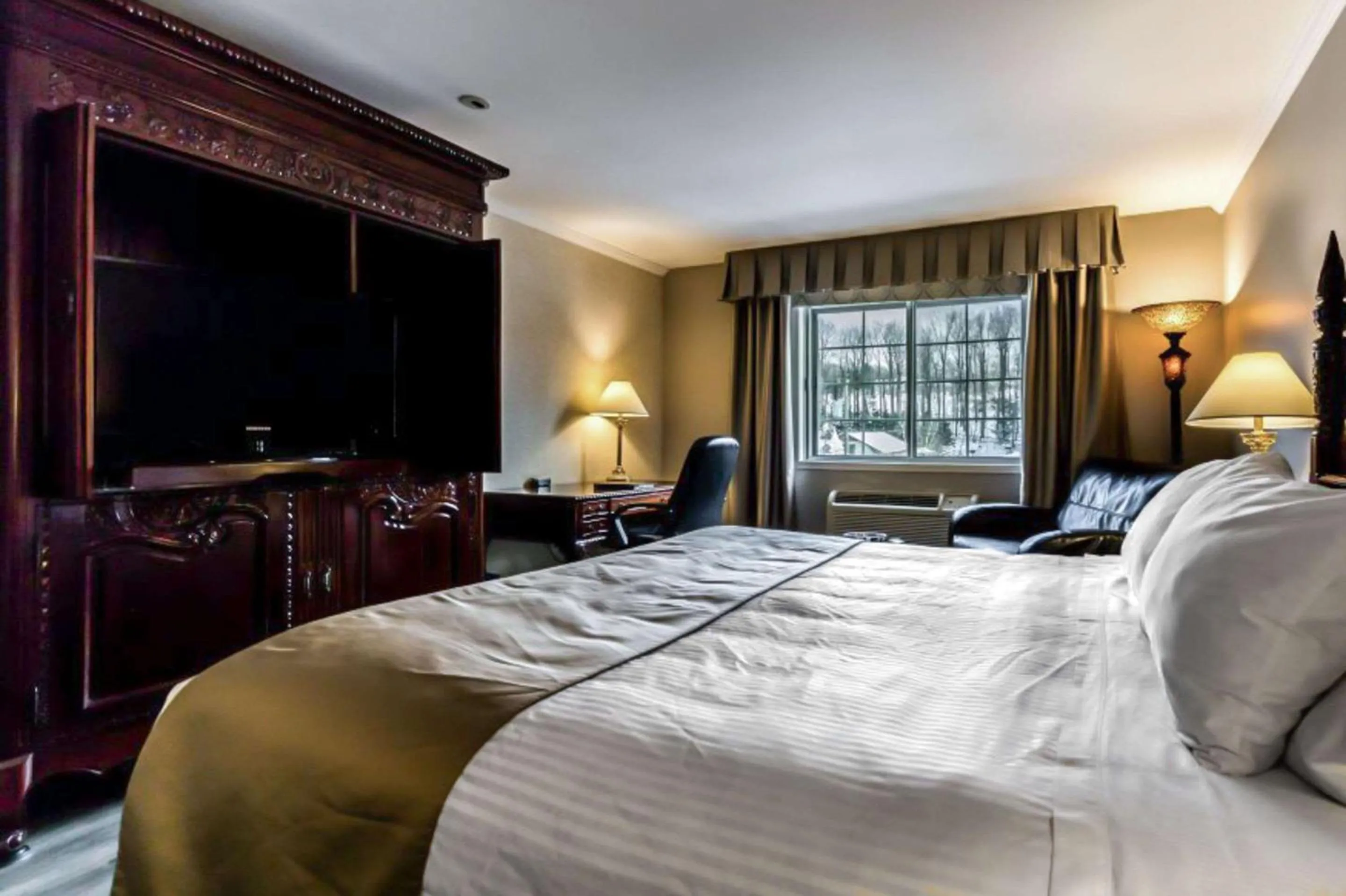 Bedroom, Bed in St Christophe Hotel & Spa, an Ascend Collection Hotel