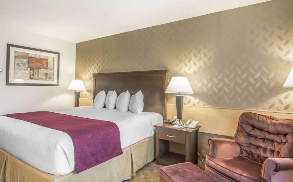 Bed in Prestige Riverside Lodge Quesnel