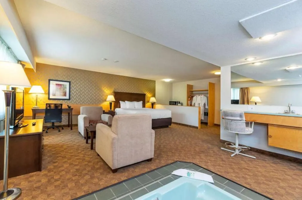 Photo of the whole room in Prestige Riverside Lodge Quesnel