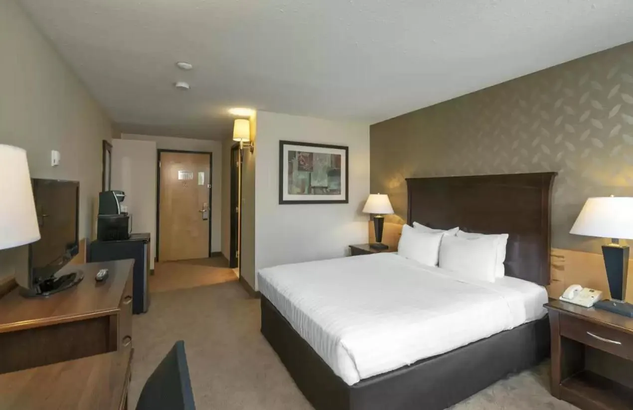 Bed in Prestige Riverside Lodge Quesnel