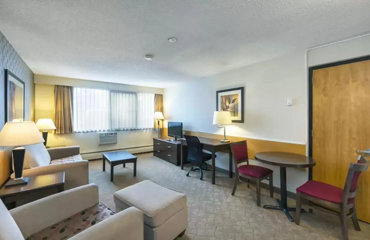 Seating area in Prestige Riverside Lodge Quesnel