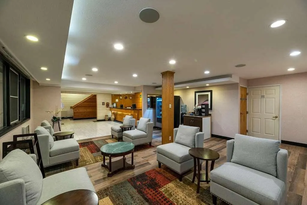 Lobby or reception in Prestige Riverside Lodge Quesnel