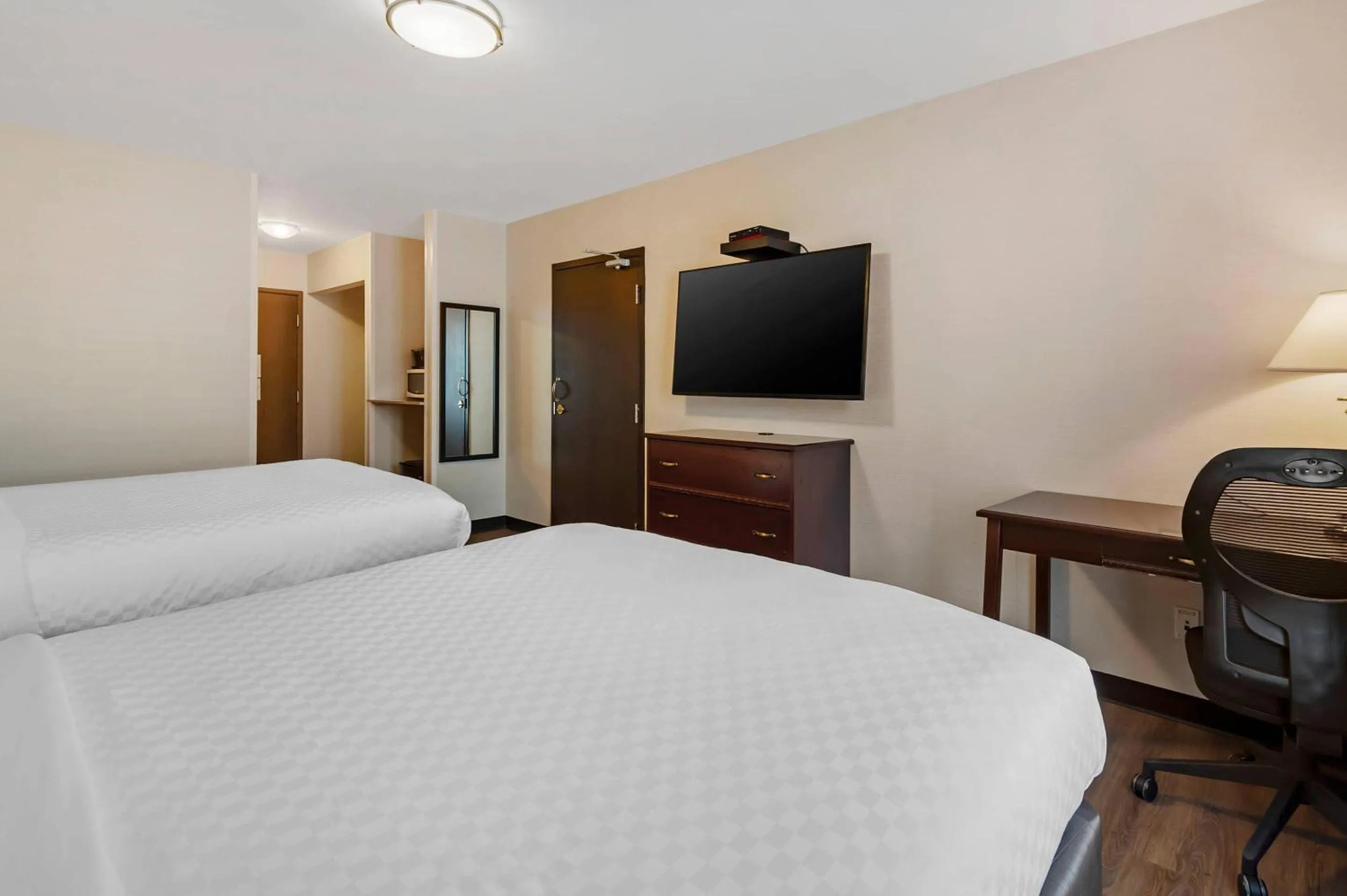 Bedroom, Bed in Quality Inn