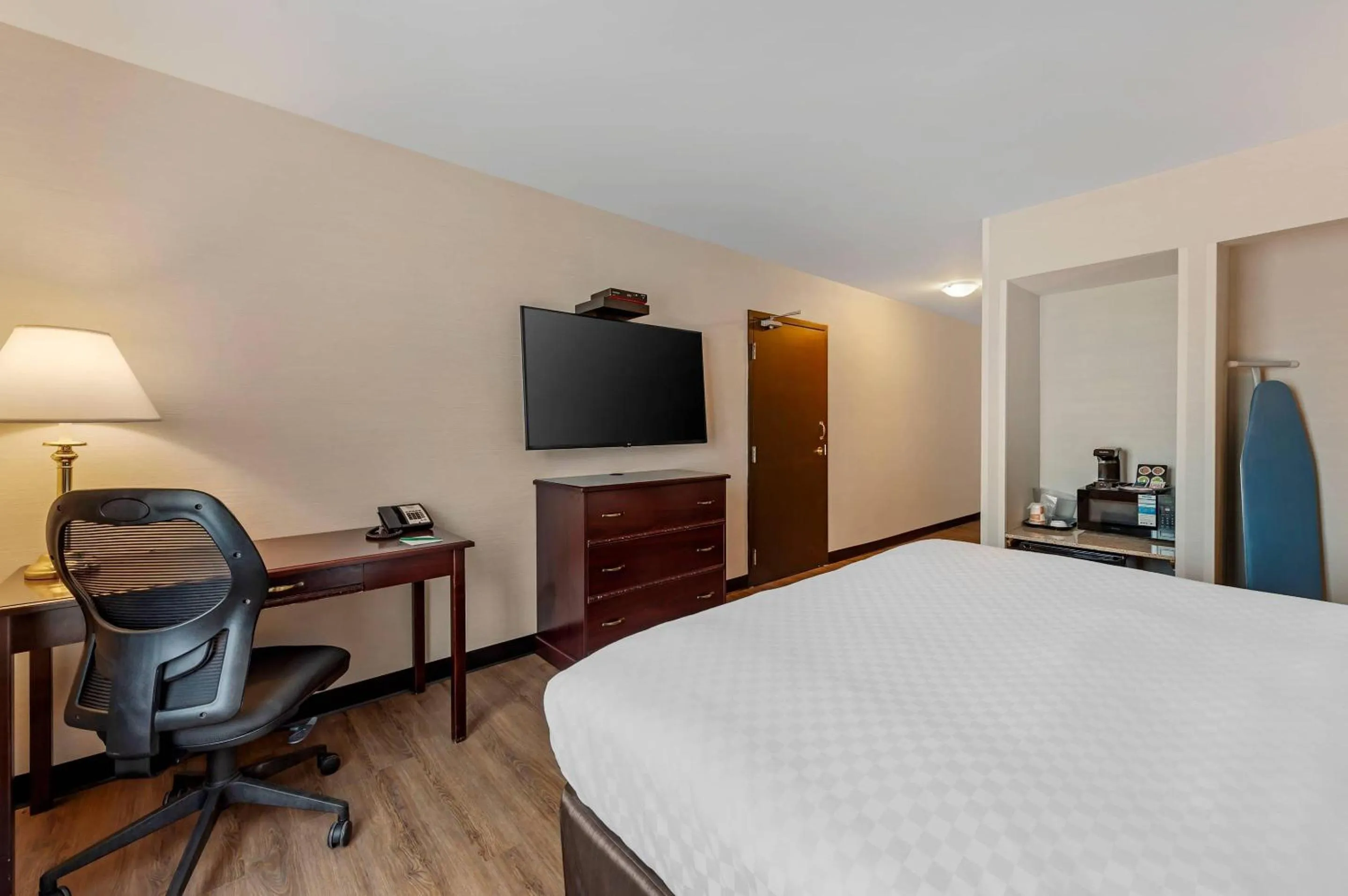 Bedroom, Bed in Quality Inn