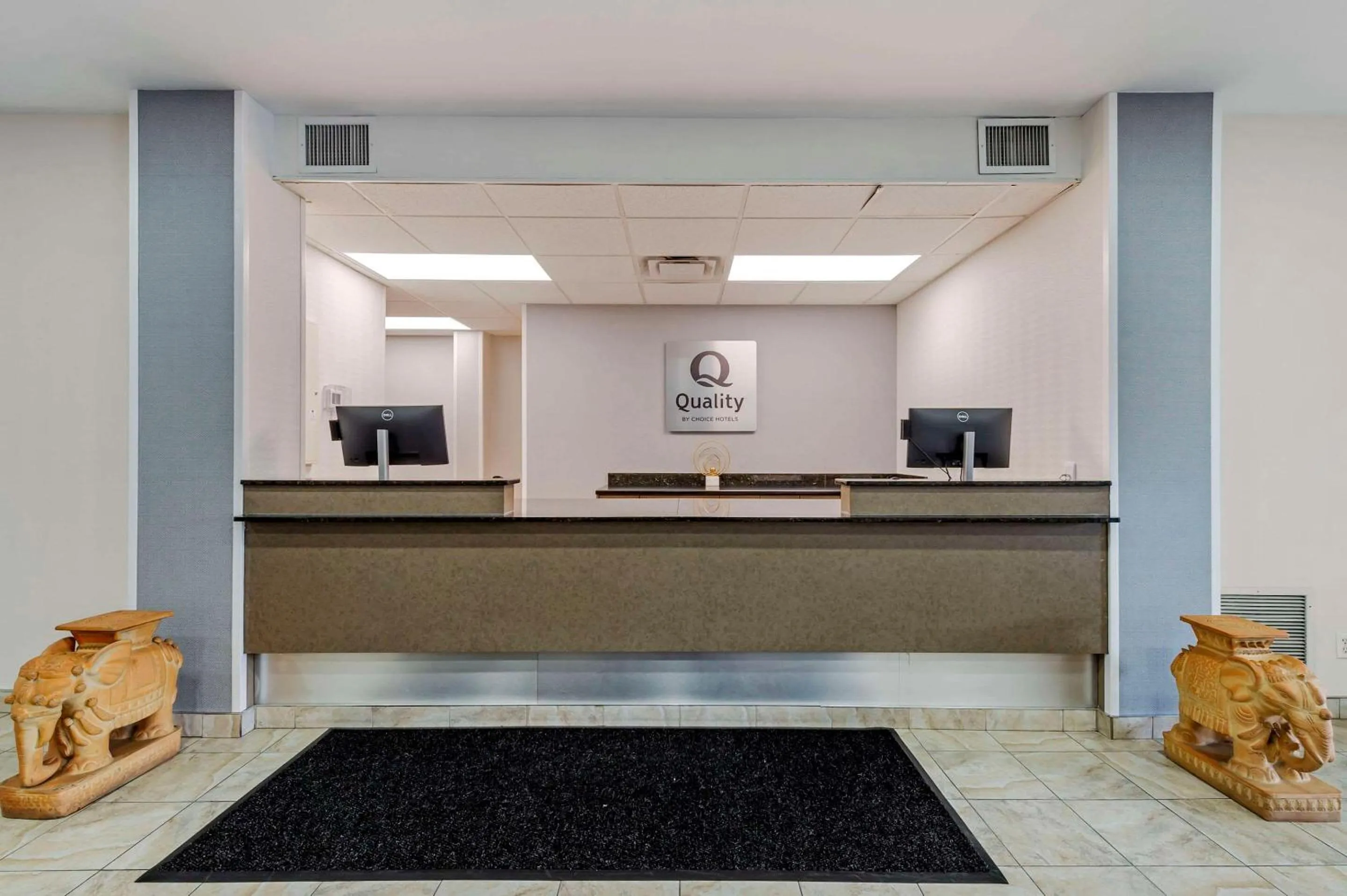 Lobby or reception in Quality Inn
