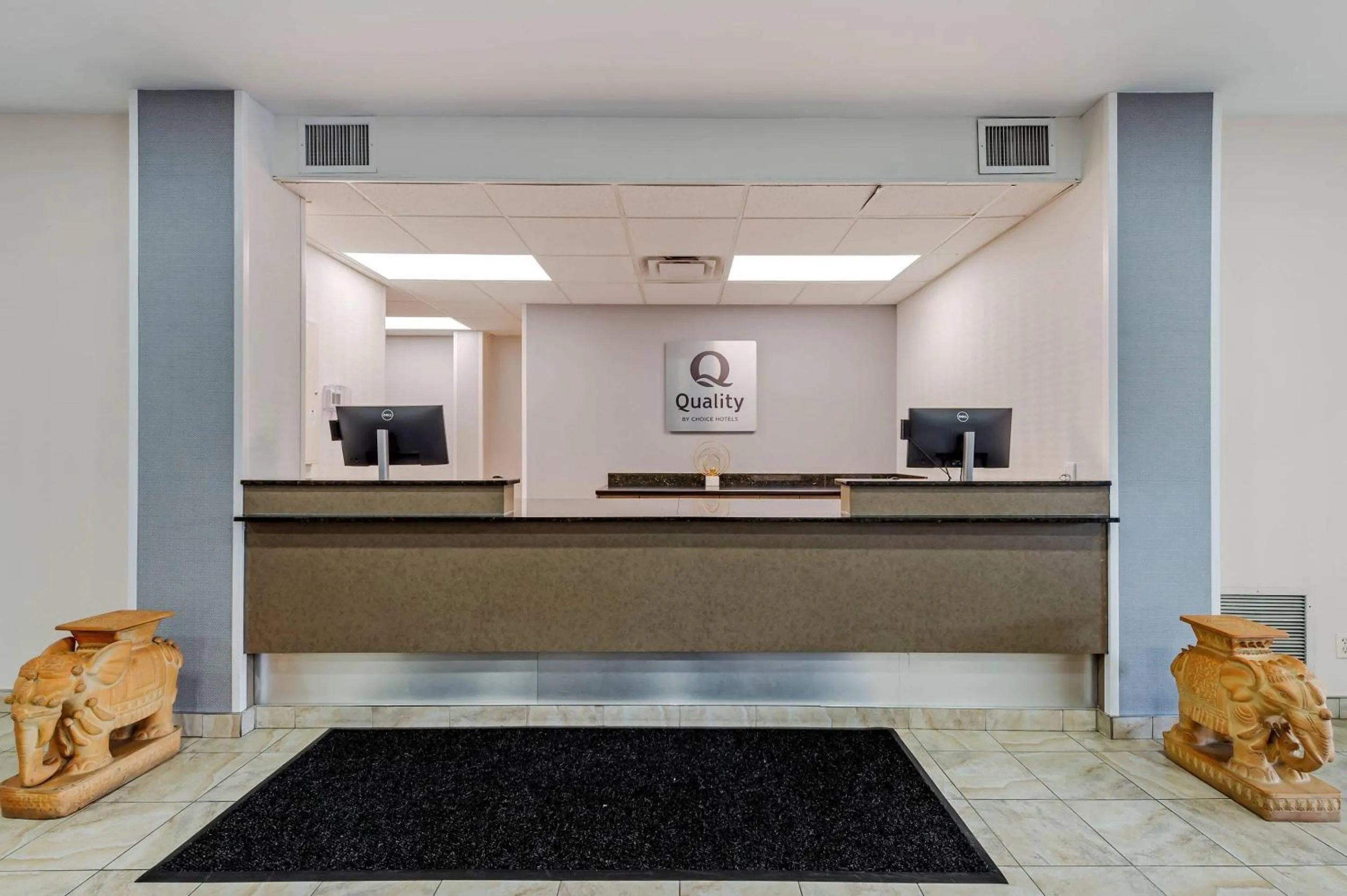 Lobby or reception in Quality Inn