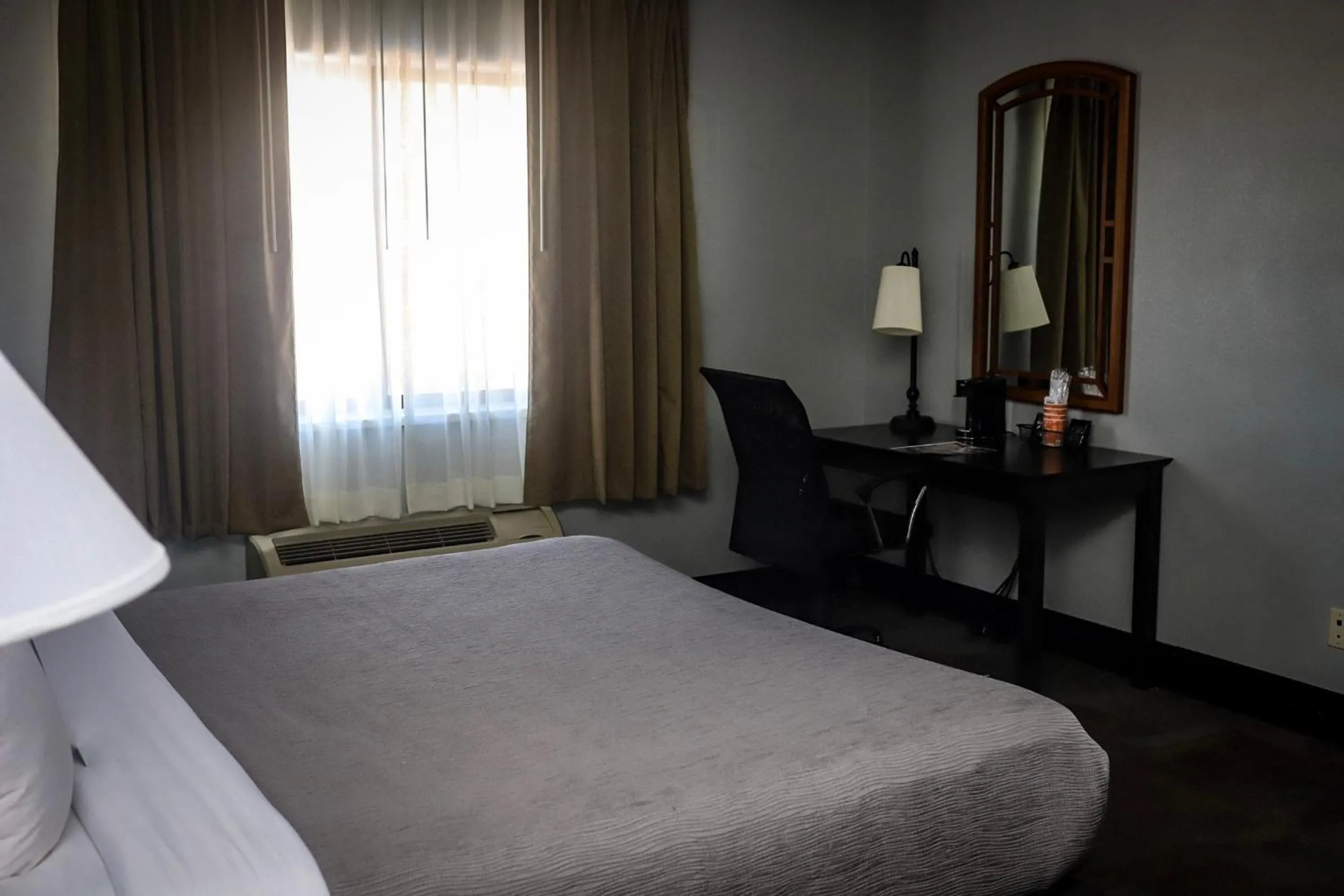 Bed in Quality Inn Colorado Springs Airport