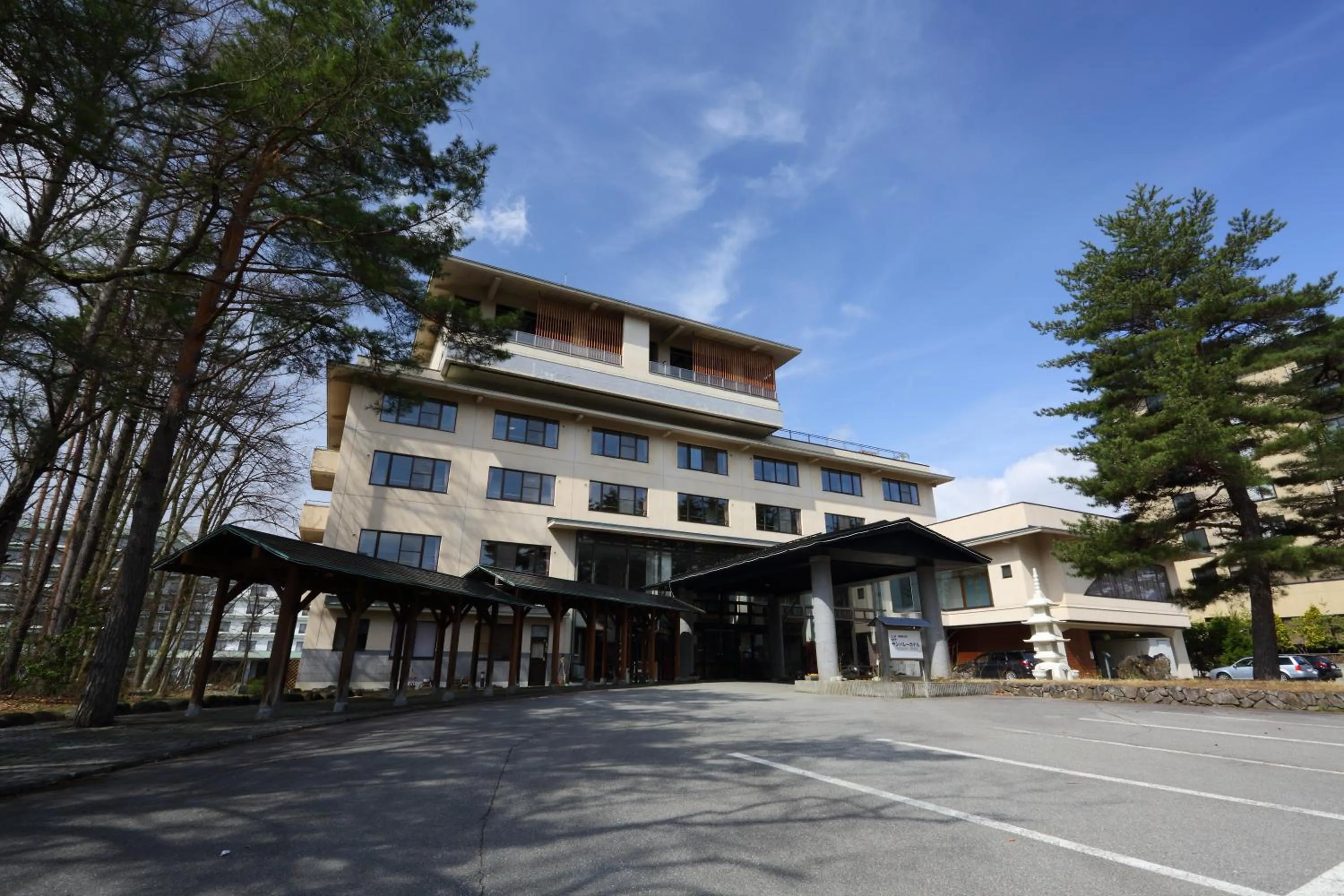 Facade/entrance in Kurobe Sunvalley Hotel