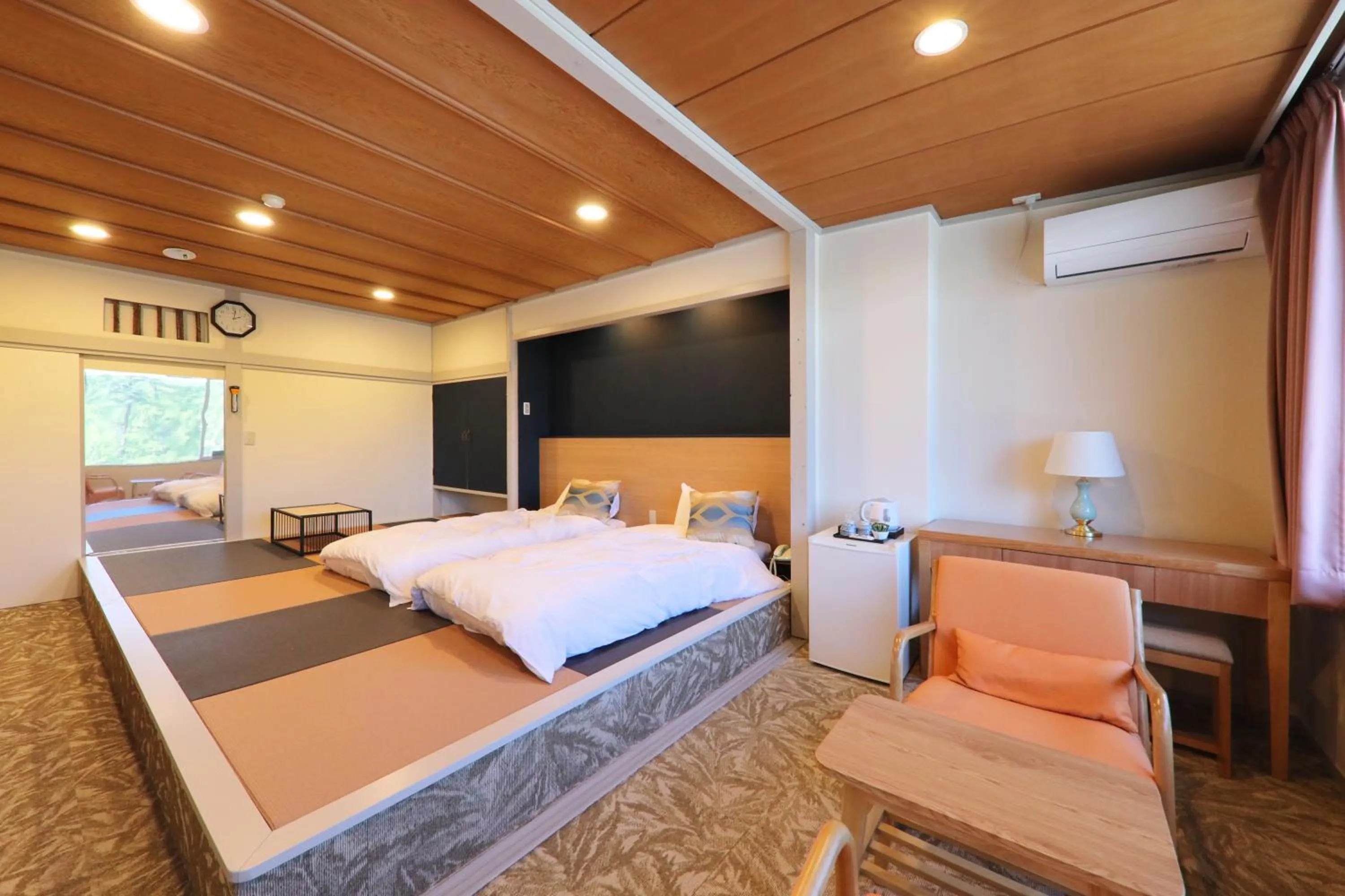 Living room, Bed in Kurobe Sunvalley Hotel