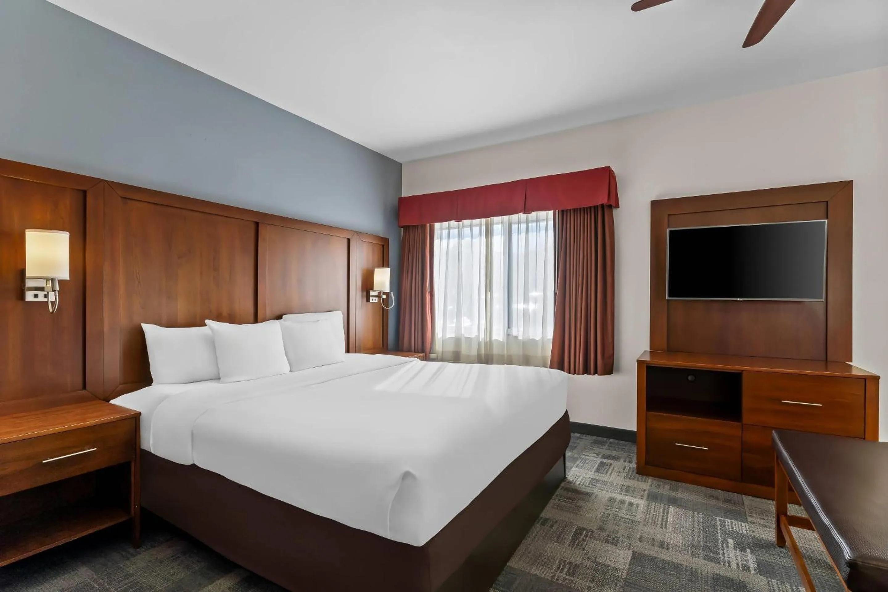 Bedroom, Bed in Comfort Suites Denver Tech Center