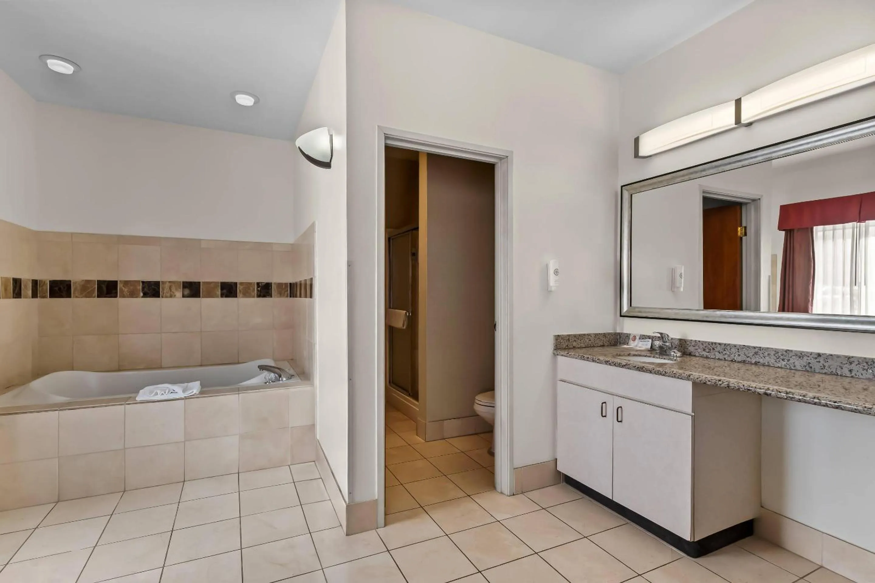 Bedroom in Comfort Suites Denver Tech Center