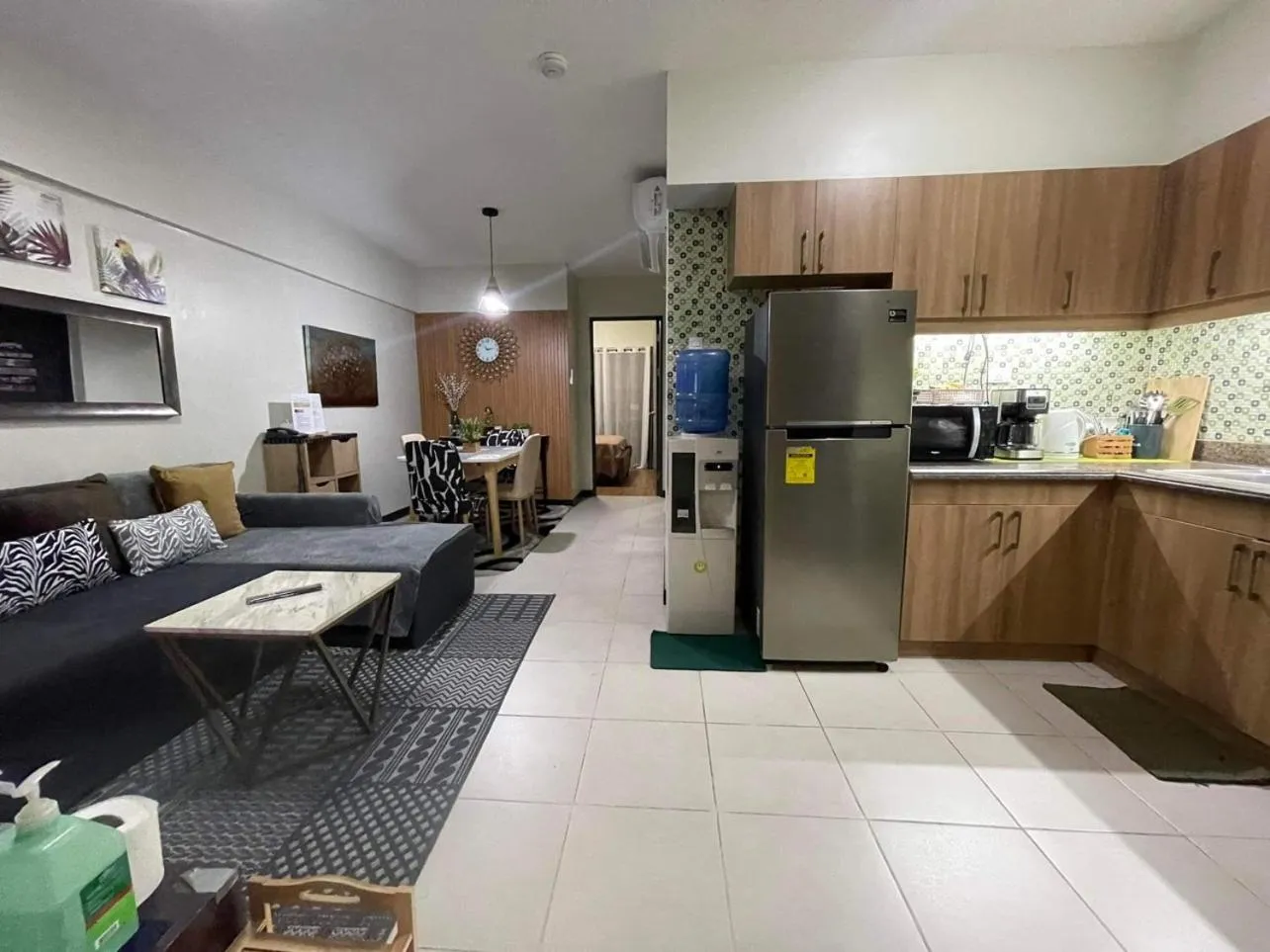 Living room in MaRoy Suites at Asteria Residences (Near NAIA with free Parking+Fiber Internet)