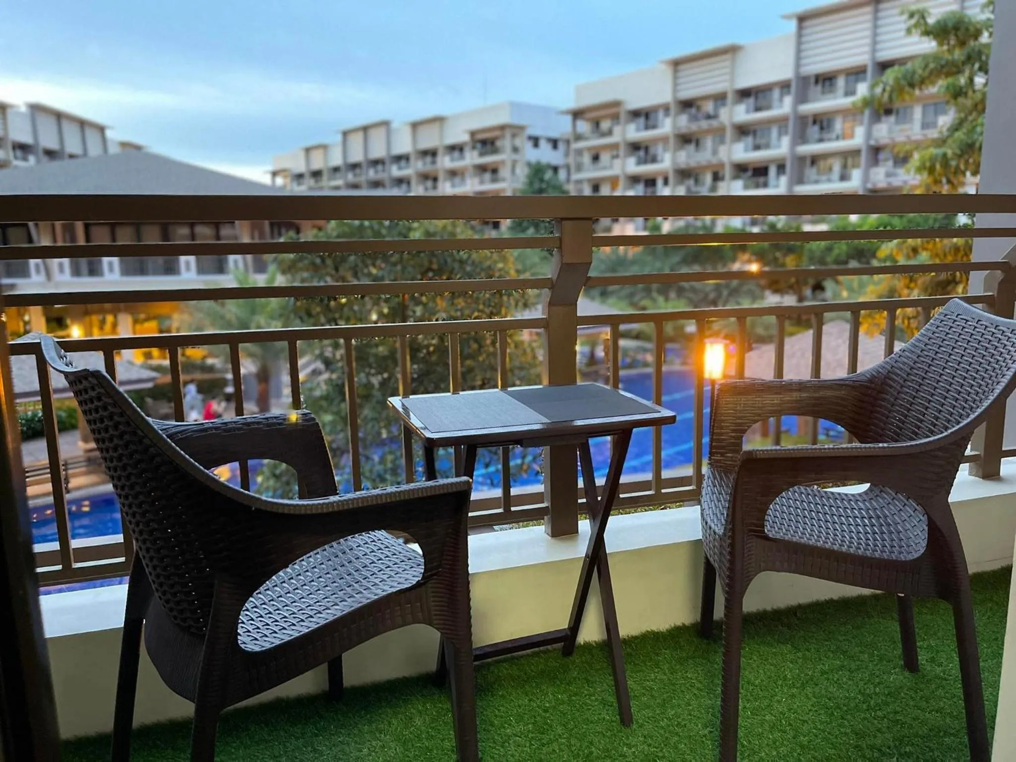 Balcony/Terrace in MaRoy Suites at Asteria Residences (Near NAIA with free Parking+Fiber Internet)