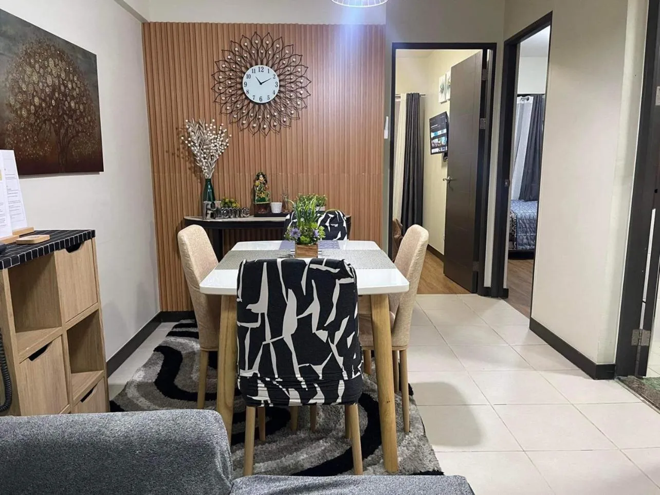 Dining area in MaRoy Suites at Asteria Residences (Near NAIA with free Parking+Fiber Internet)