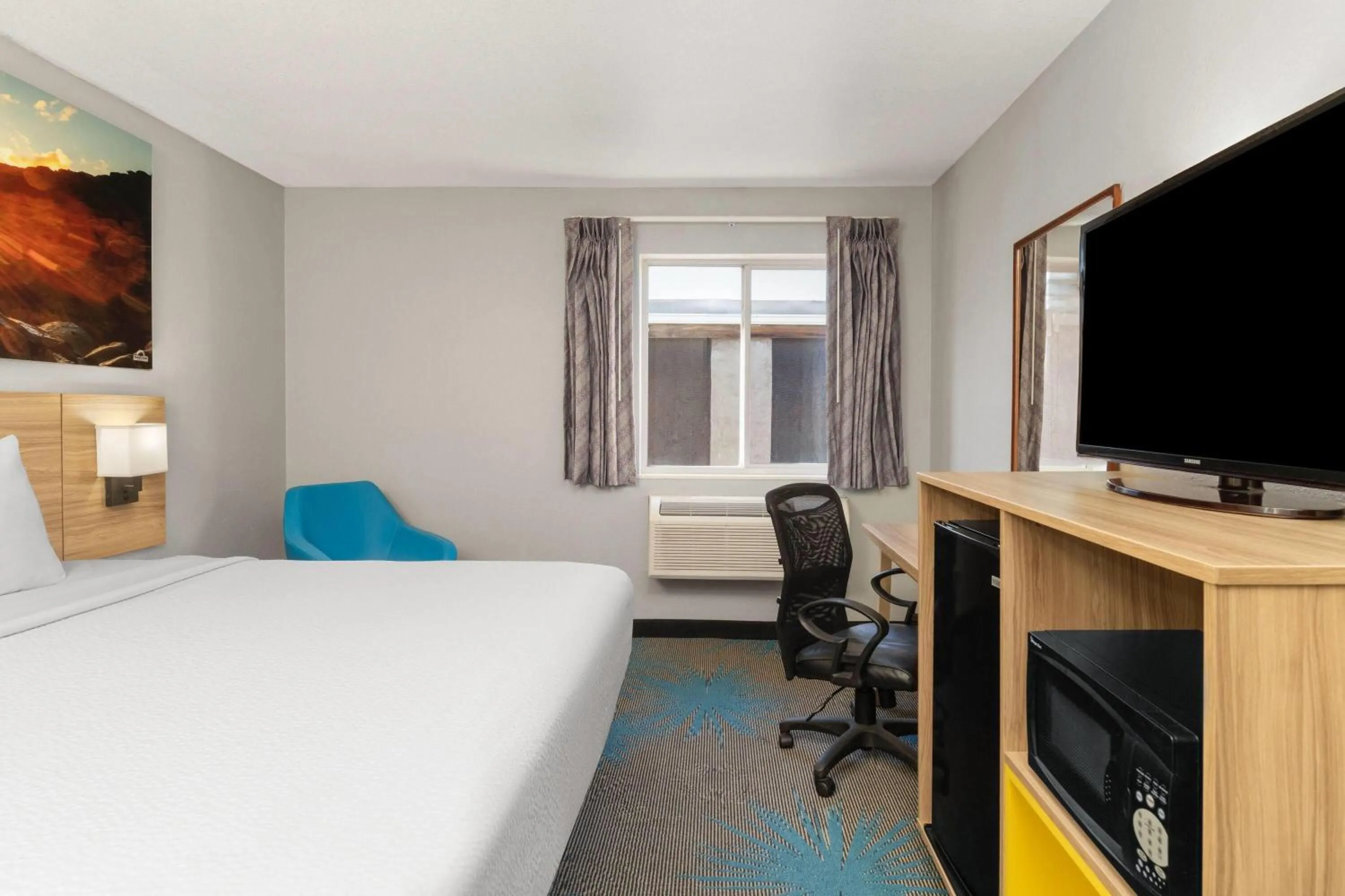 Photo of the whole room, Bed in Days Inn by Wyndham Canon City