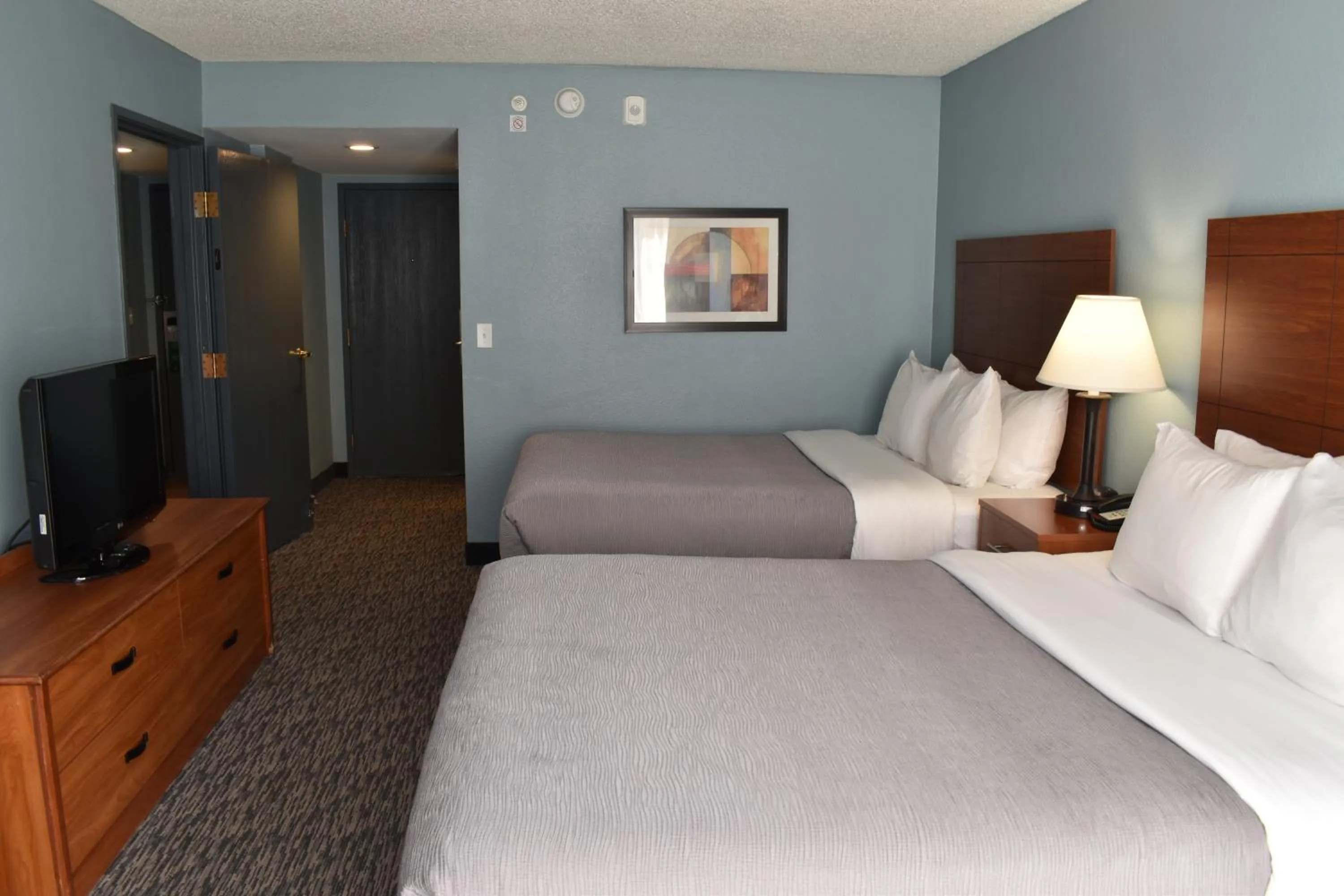 Bed in Quality Inn & Suites Garden Of The Gods