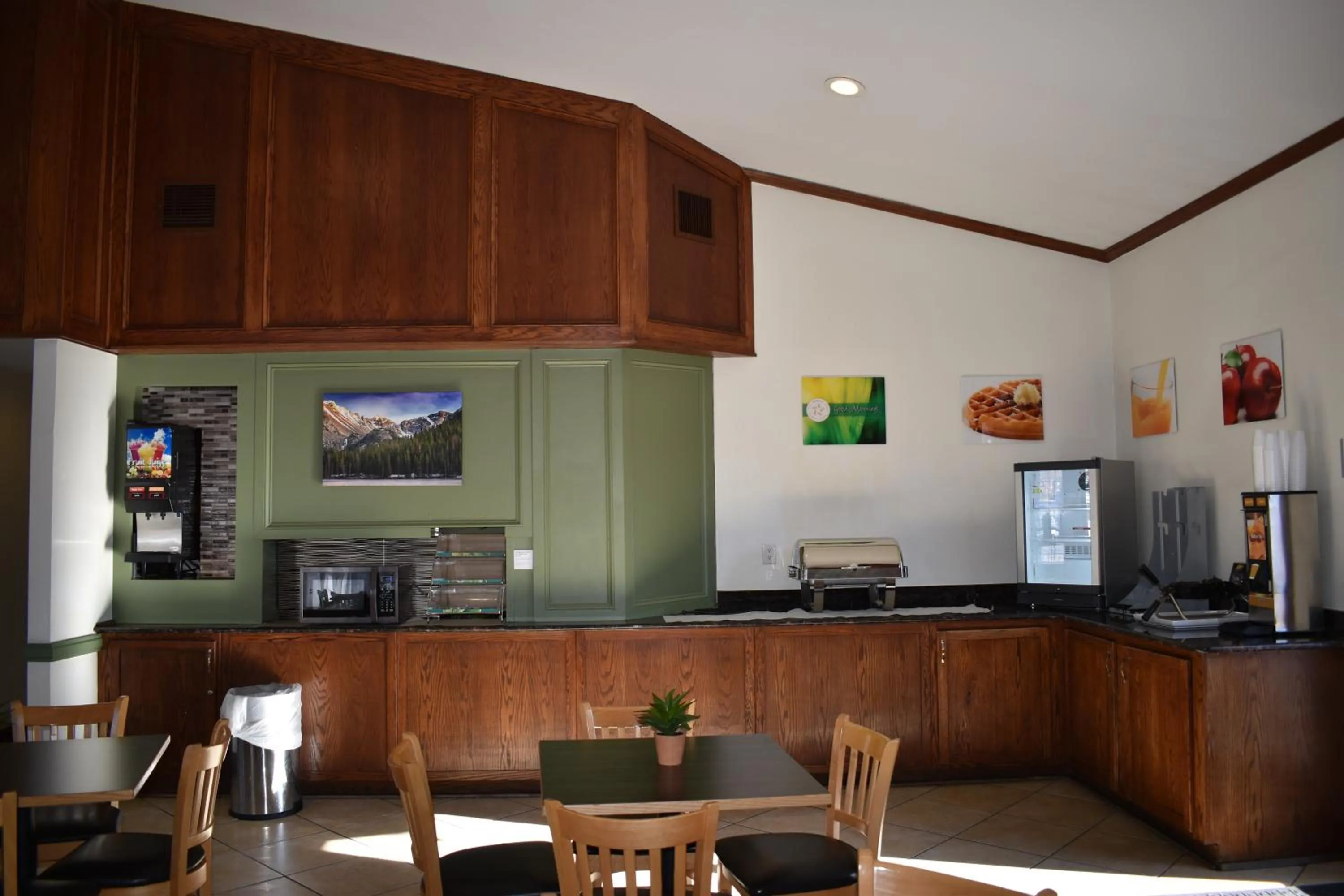 Breakfast in Quality Inn & Suites Garden Of The Gods