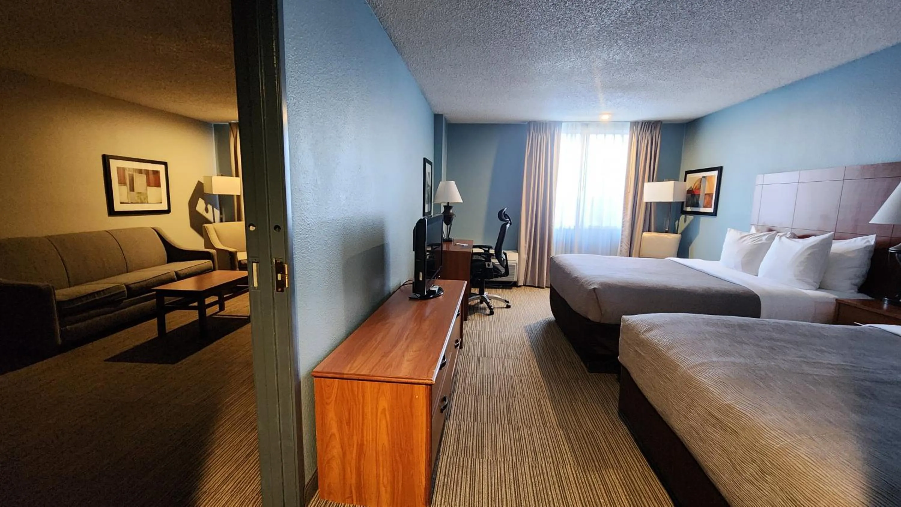 Bed in Quality Inn & Suites Garden Of The Gods