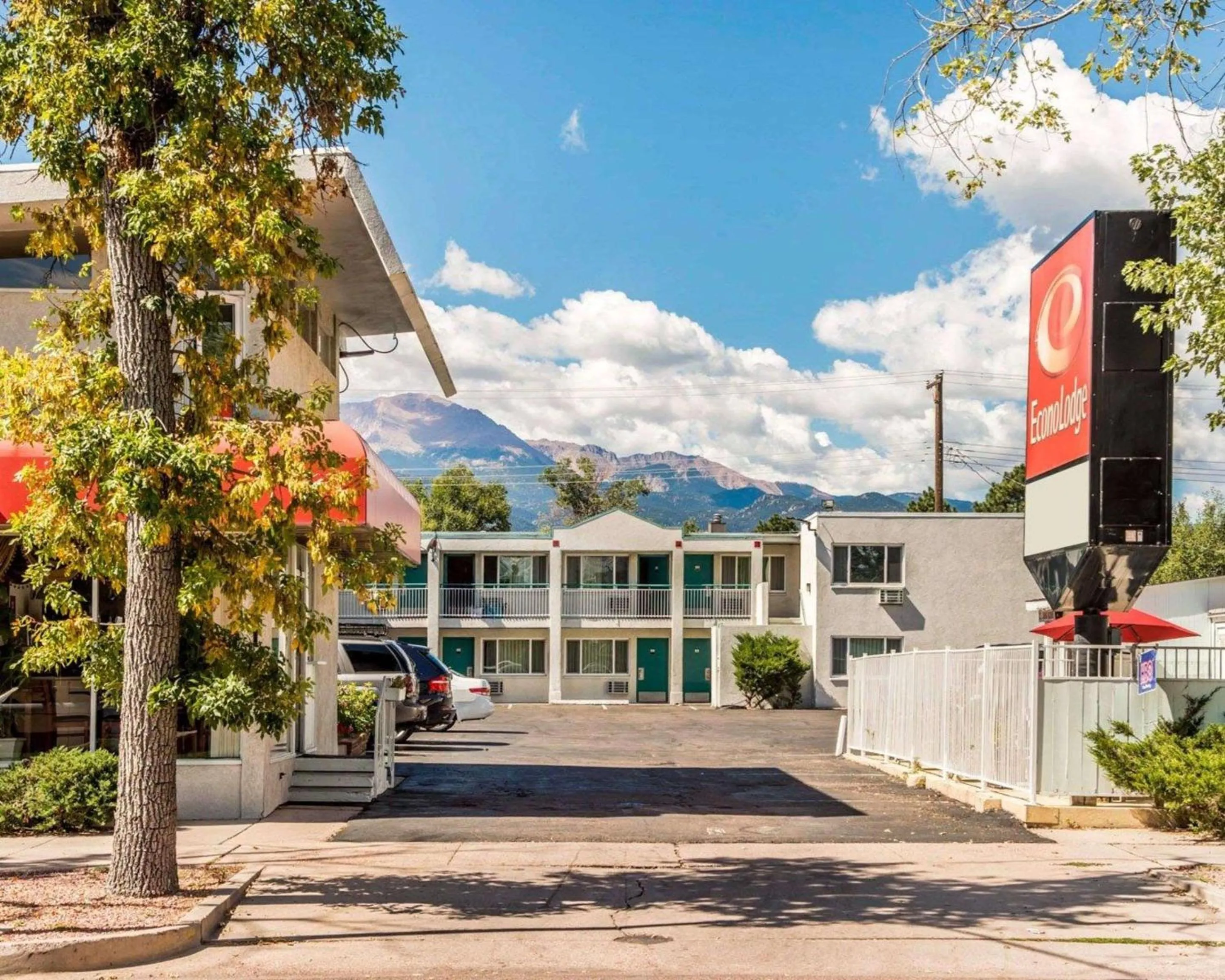 Property building in Econo Lodge Colorado Springs Downtown
