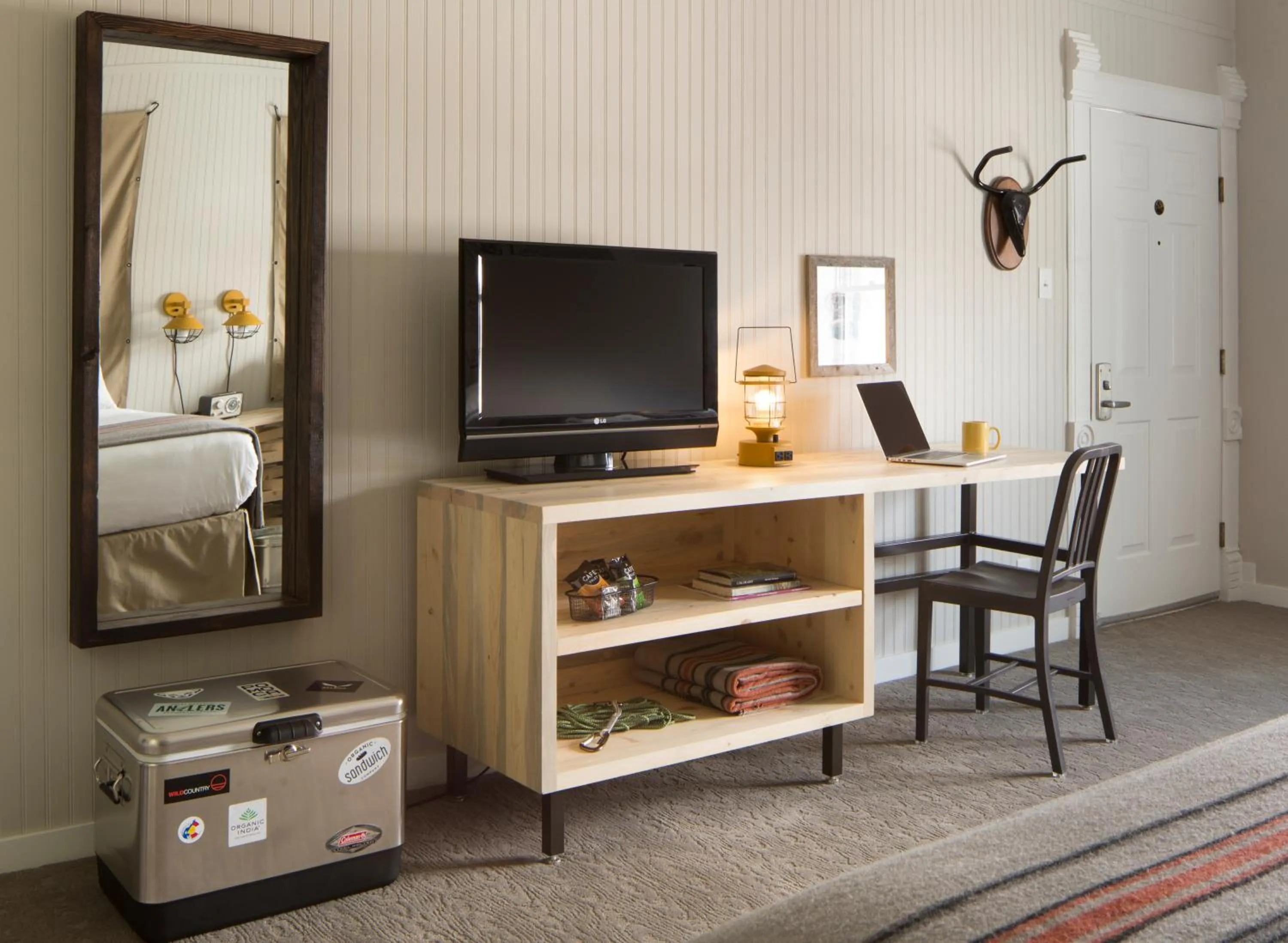 TV and multimedia in Basecamp Boulder